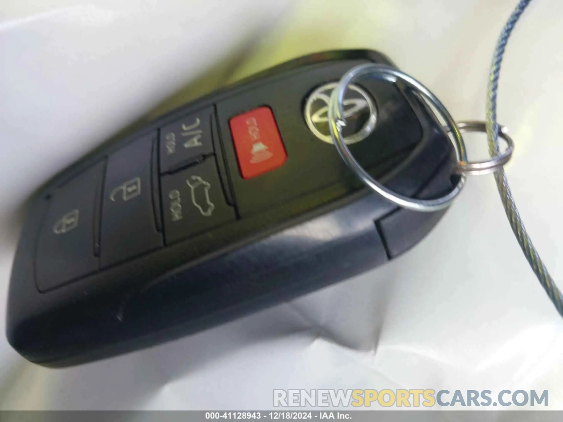 11 fotografías del automóvil dañado JTMABACA2RA053511 TOYOTA BZ4X 2024