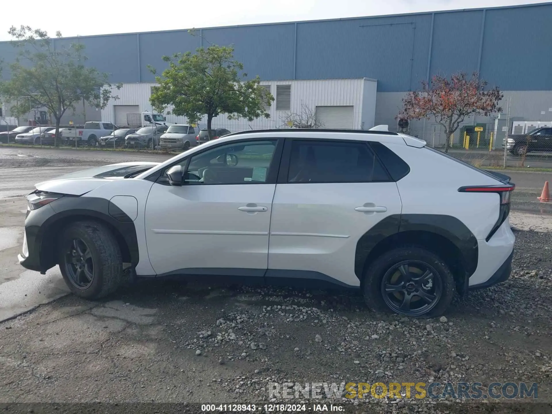 14 fotografías del automóvil dañado JTMABACA2RA053511 TOYOTA BZ4X 2024