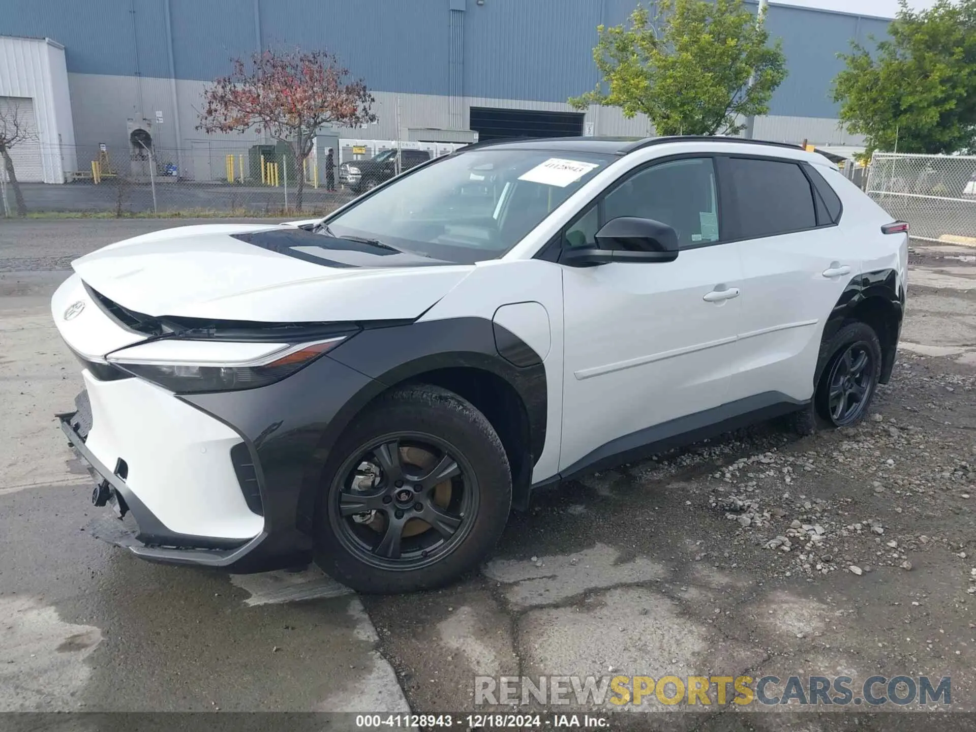 2 fotografías del automóvil dañado JTMABACA2RA053511 TOYOTA BZ4X 2024