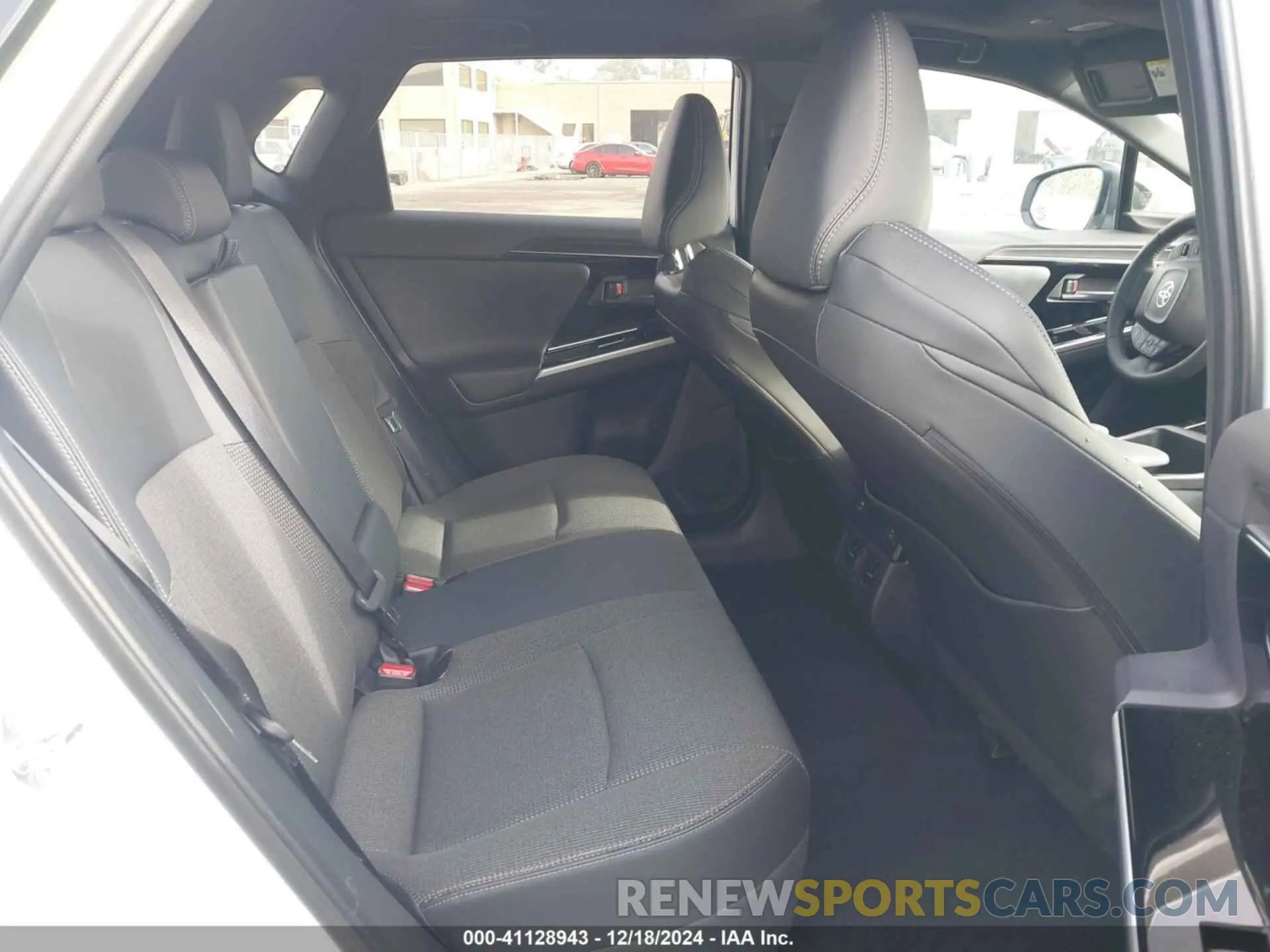 8 fotografías del automóvil dañado JTMABACA2RA053511 TOYOTA BZ4X 2024