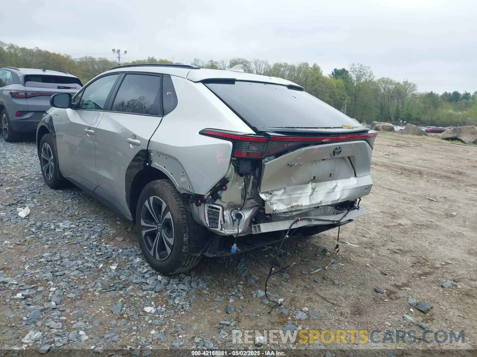 3 fotografías del automóvil dañado JTMABACA2RA070129 TOYOTA BZ4X 2024