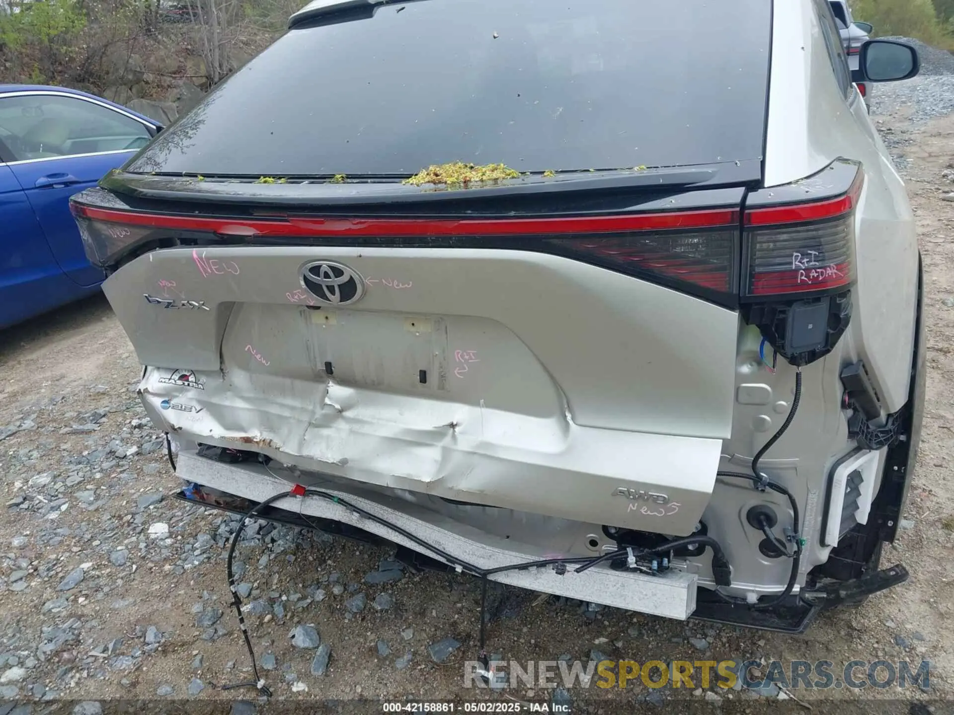 6 fotografías del automóvil dañado JTMABACA2RA070129 TOYOTA BZ4X 2024