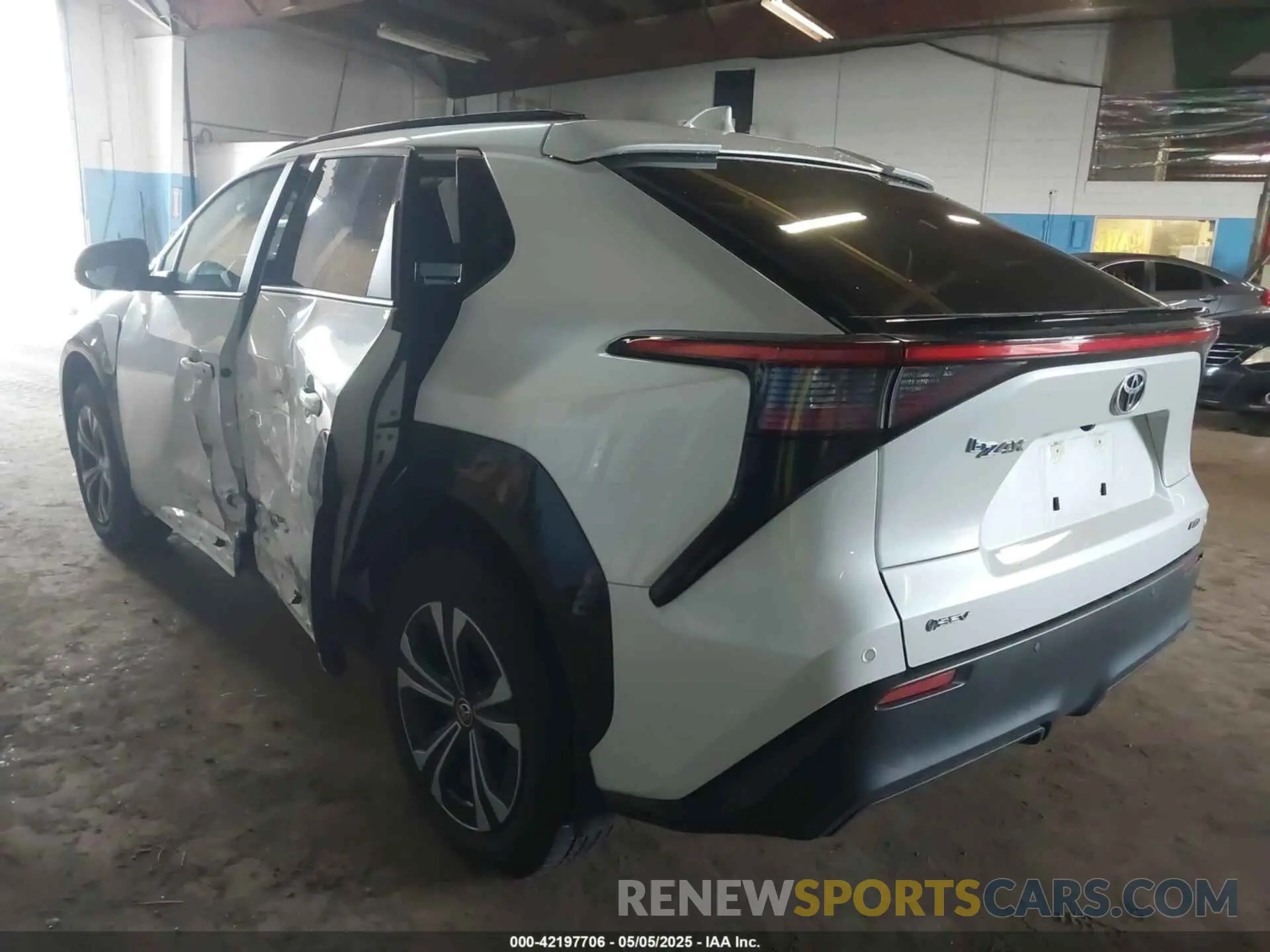 3 fotografías del automóvil dañado JTMABACA2RA081034 TOYOTA BZ4X 2024