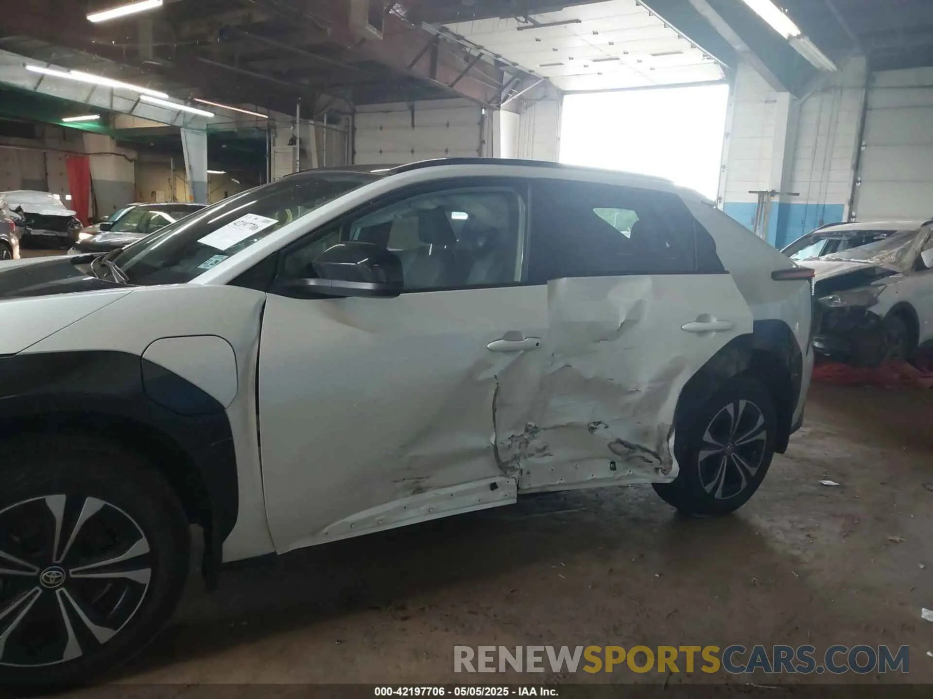 6 fotografías del automóvil dañado JTMABACA2RA081034 TOYOTA BZ4X 2024