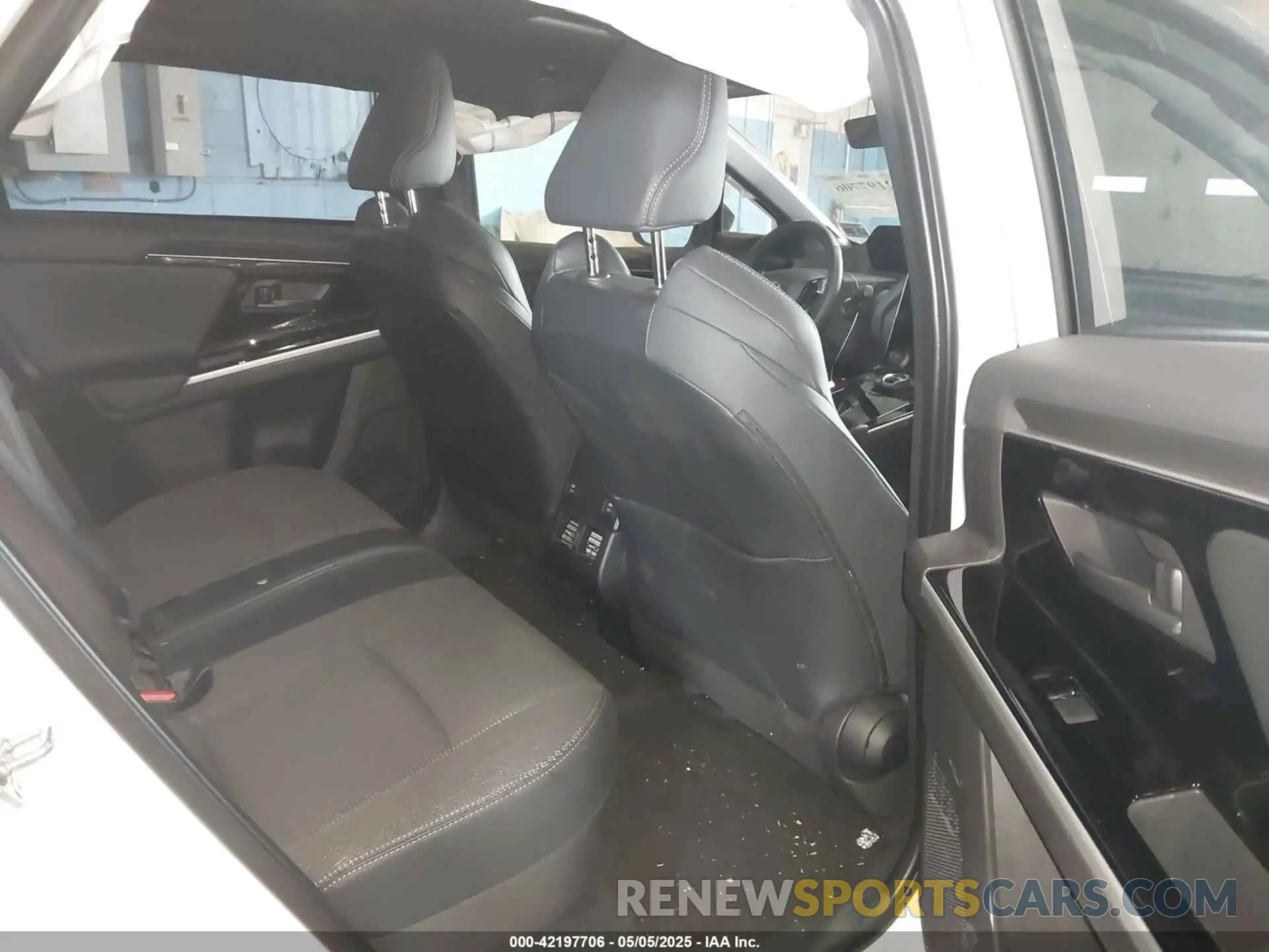 8 fotografías del automóvil dañado JTMABACA2RA081034 TOYOTA BZ4X 2024