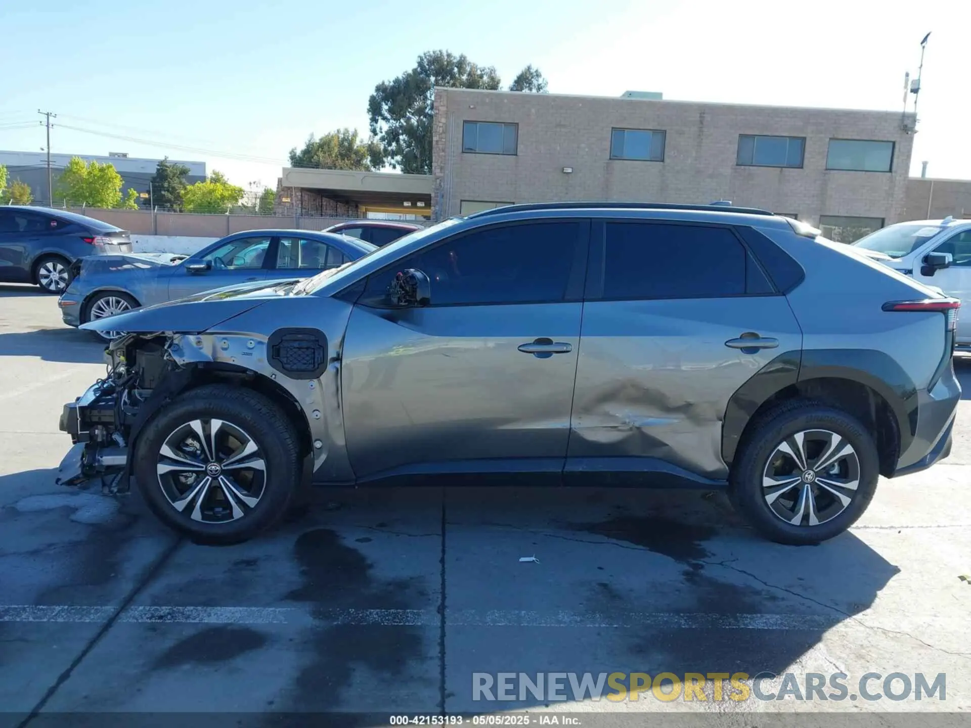 15 fotografías del automóvil dañado JTMABACA3RA076716 TOYOTA BZ4X 2024