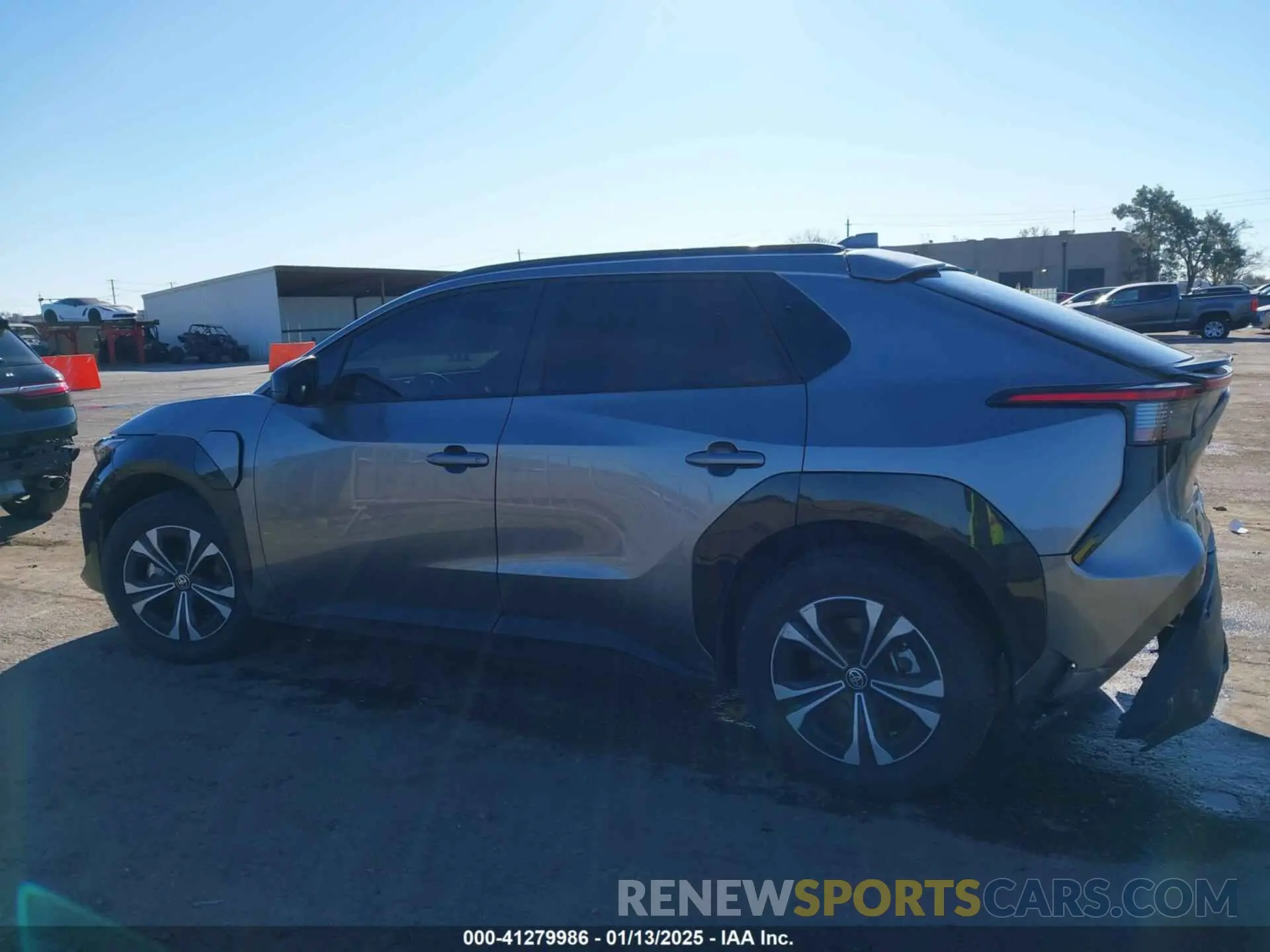 14 fotografías del automóvil dañado JTMABACA5RA074188 TOYOTA BZ4X 2024