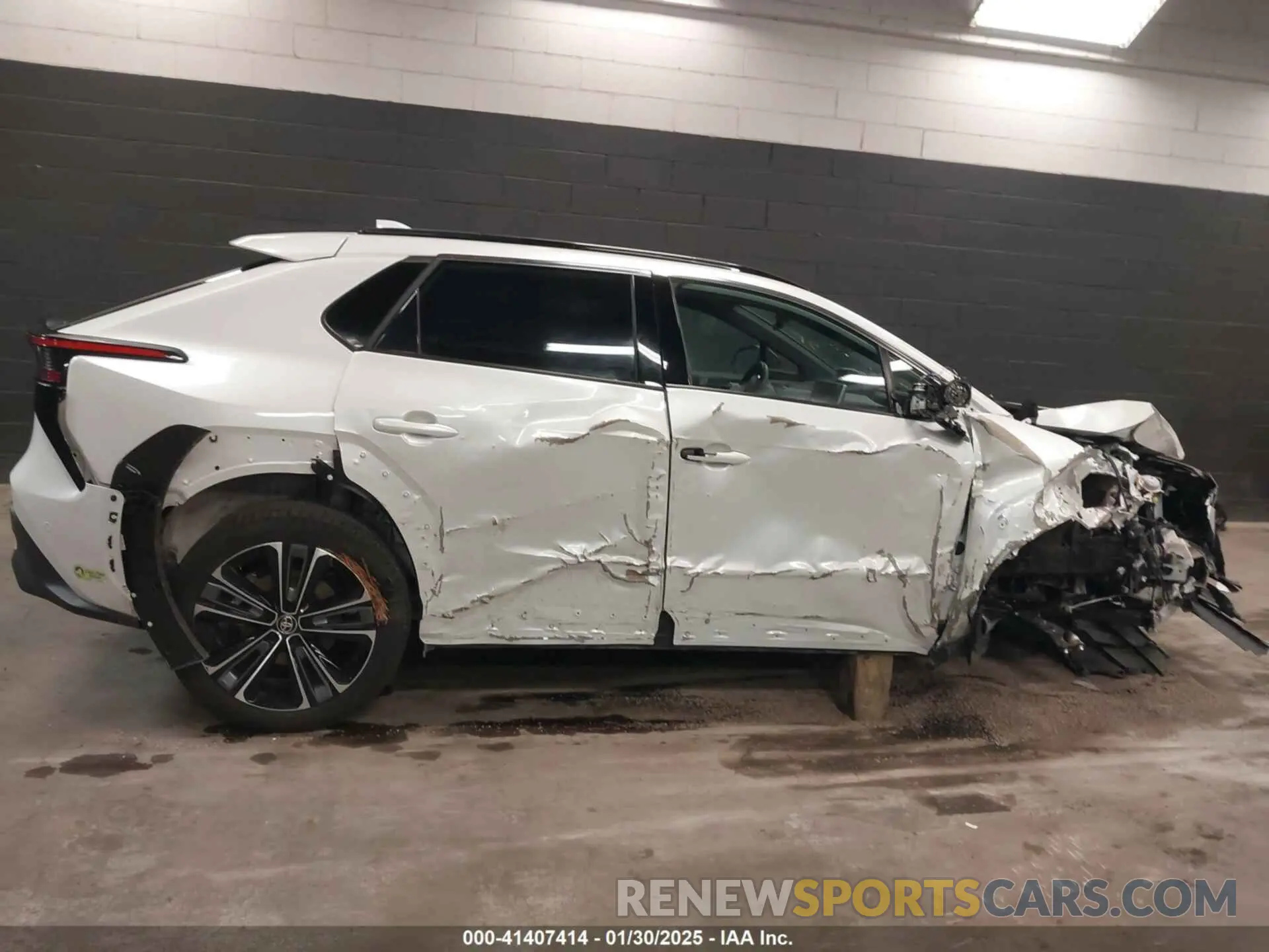 14 fotografías del automóvil dañado JTMABACA6RA057237 TOYOTA BZ4X 2024