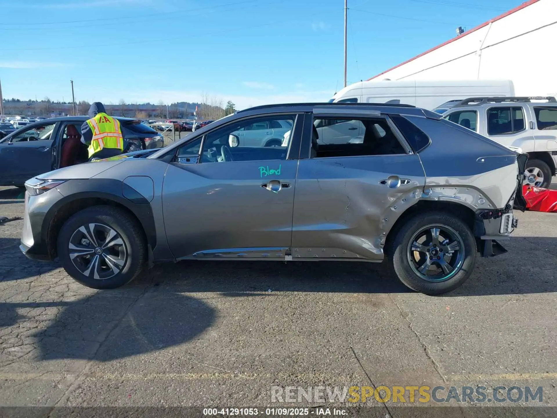 15 fotografías del automóvil dañado JTMABACA6RA075432 TOYOTA BZ4X 2024