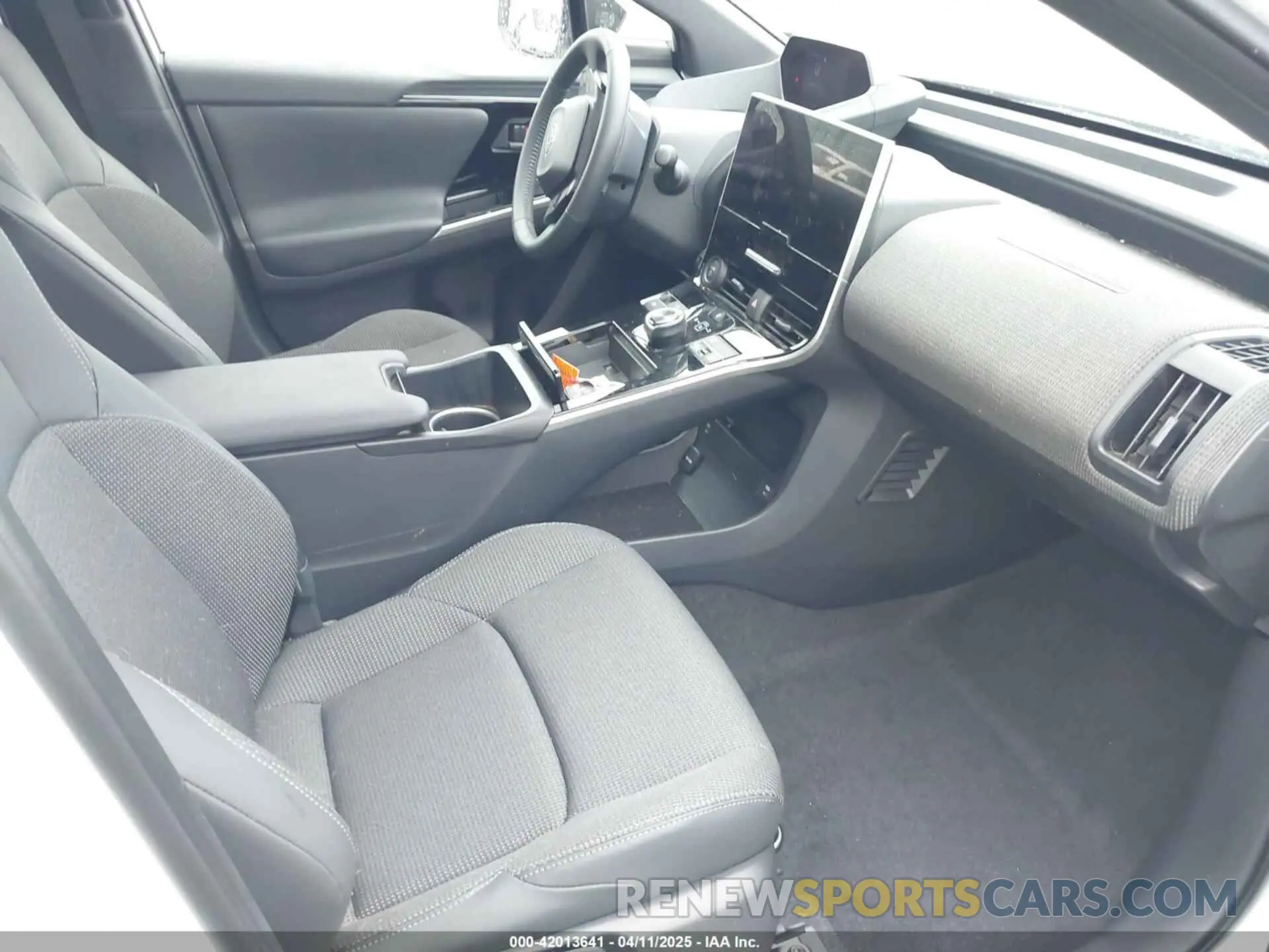 5 fotografías del automóvil dañado JTMABACA6RA079545 TOYOTA BZ4X 2024