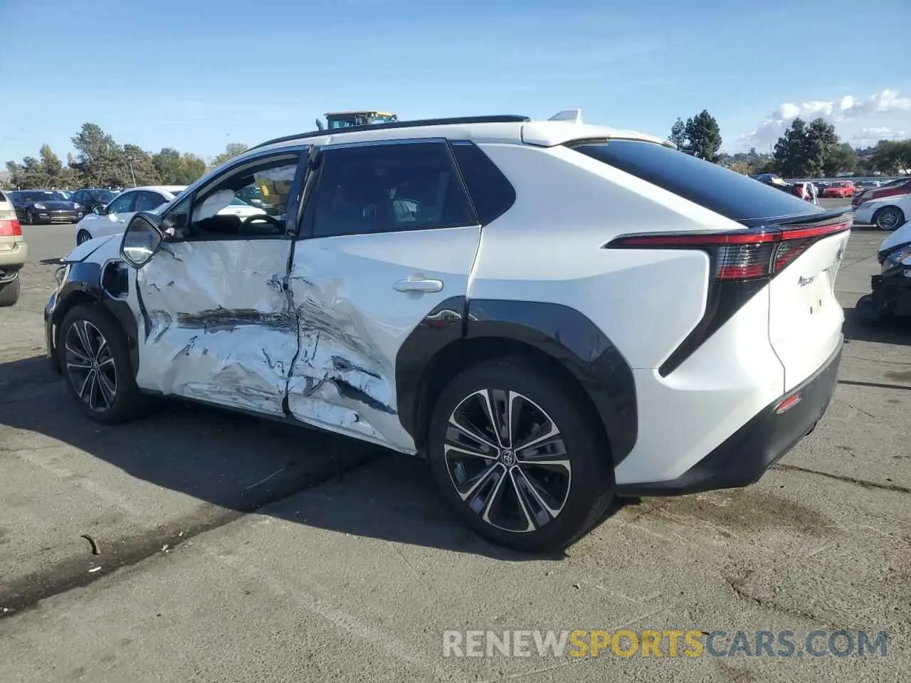 2 fotografías del automóvil dañado JTMABABA9PA005731 TOYOTA BZ4X XLE 2023