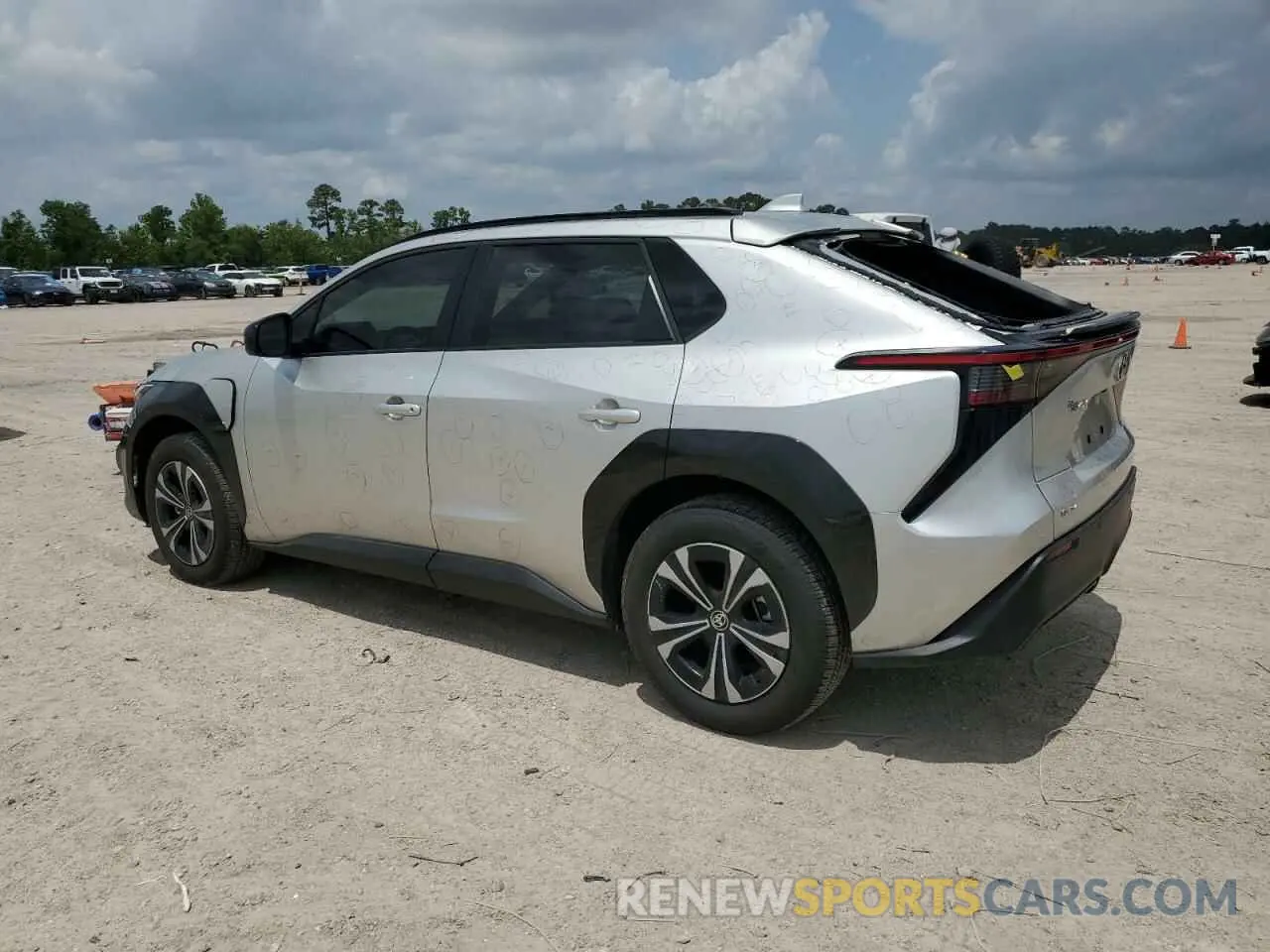 2 fotografías del automóvil dañado JTMAAAAA9RA053110 TOYOTA BZ4X XLE 2024