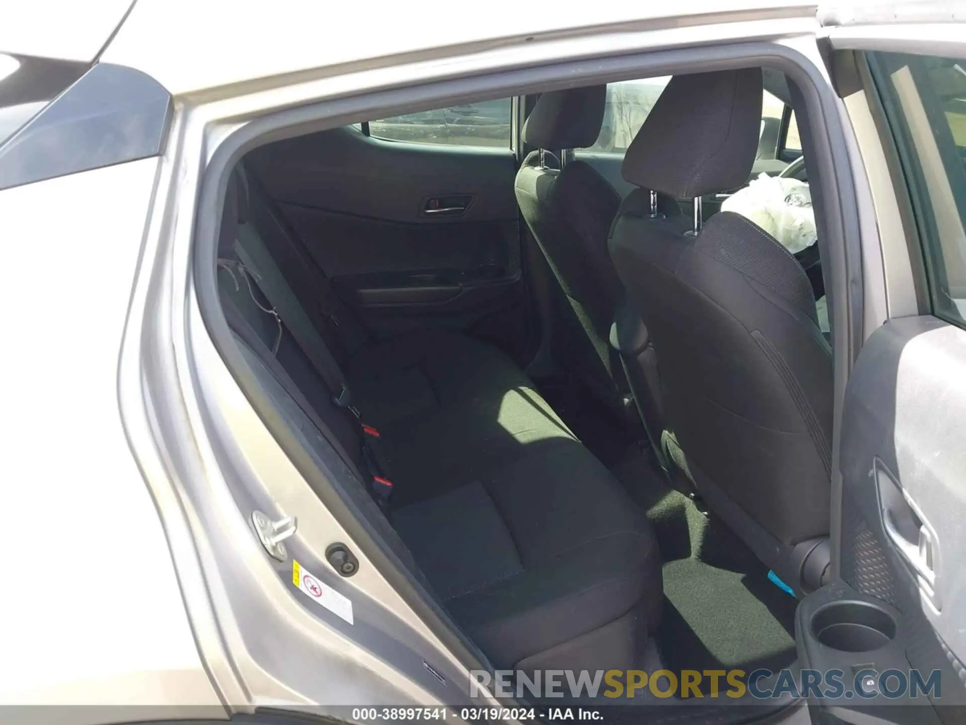 8 fotografías del automóvil dañado JTNKHMBX0K1056645 TOYOTA C-HR 2019