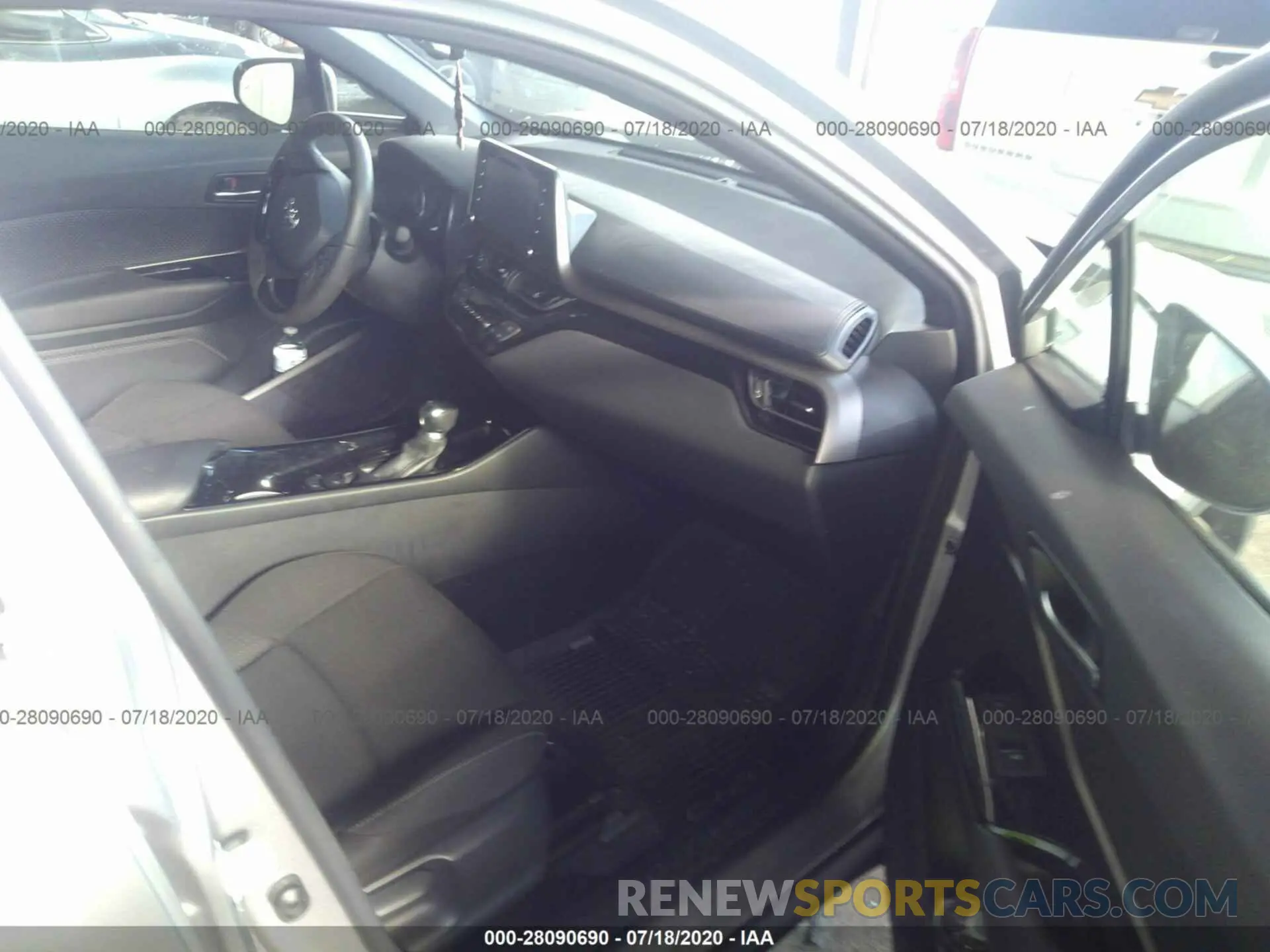 5 fotografías del automóvil dañado JTNKHMBX0K1058363 TOYOTA C-HR 2019