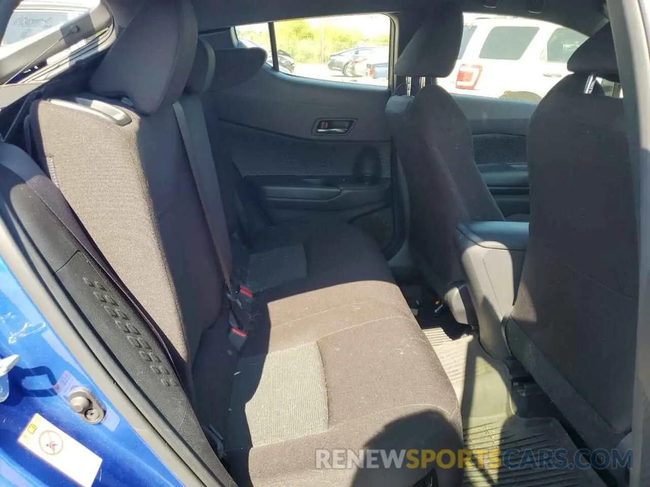 10 fotografías del automóvil dañado JTNKHMBX1K1054502 TOYOTA C-HR 2019