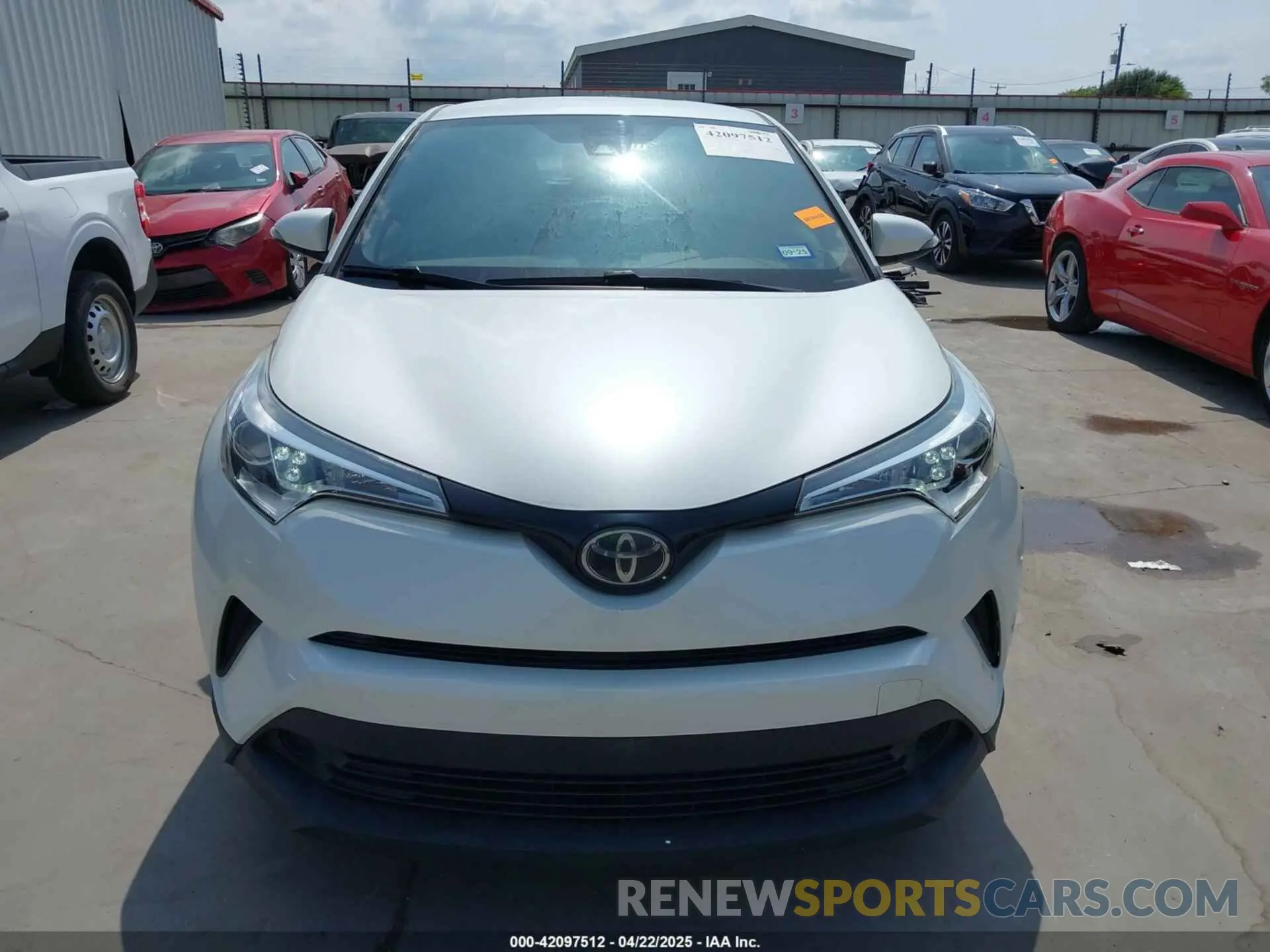 13 fotografías del automóvil dañado JTNKHMBX3K1015636 TOYOTA C-HR 2019