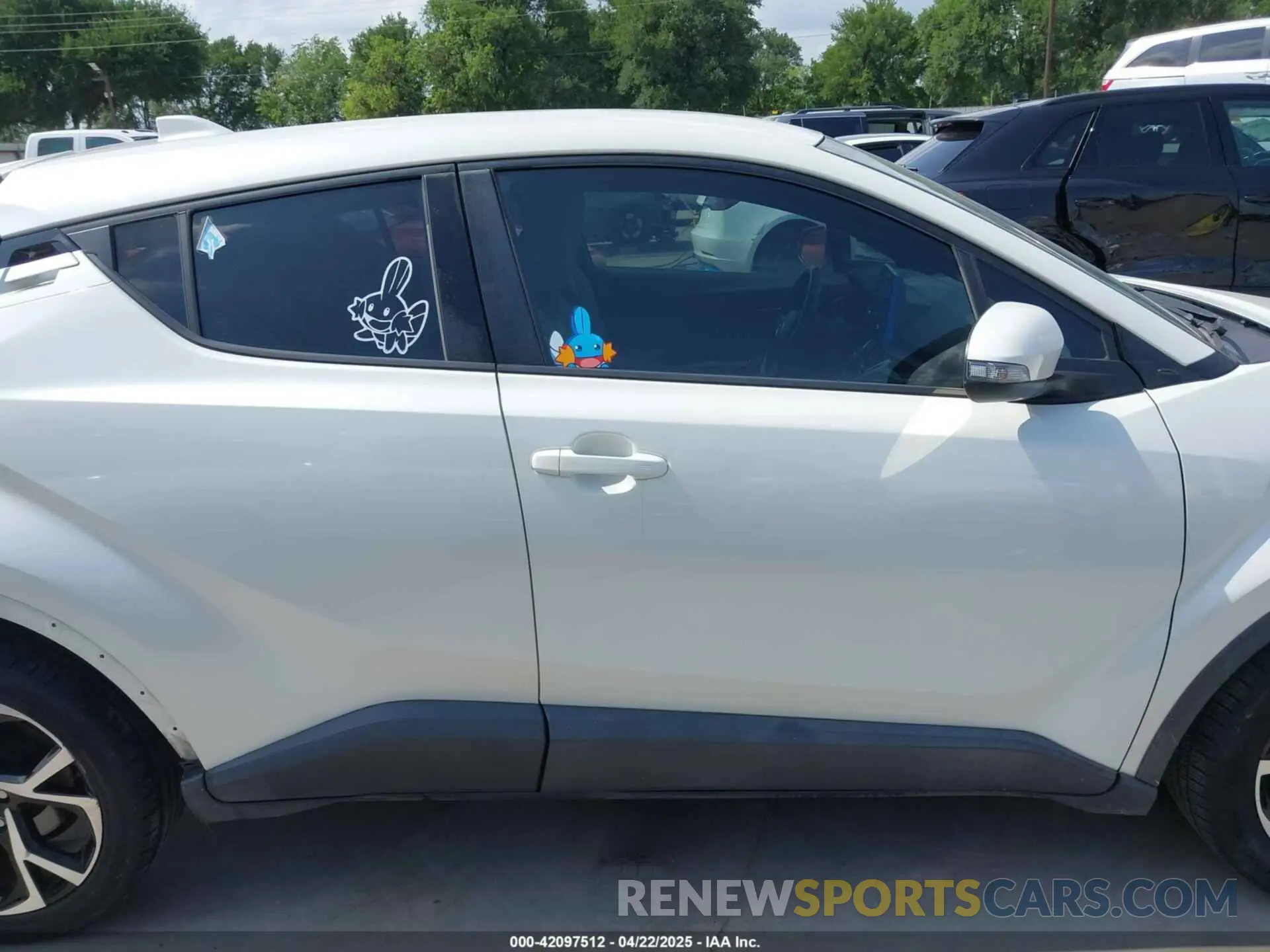 14 fotografías del automóvil dañado JTNKHMBX3K1015636 TOYOTA C-HR 2019