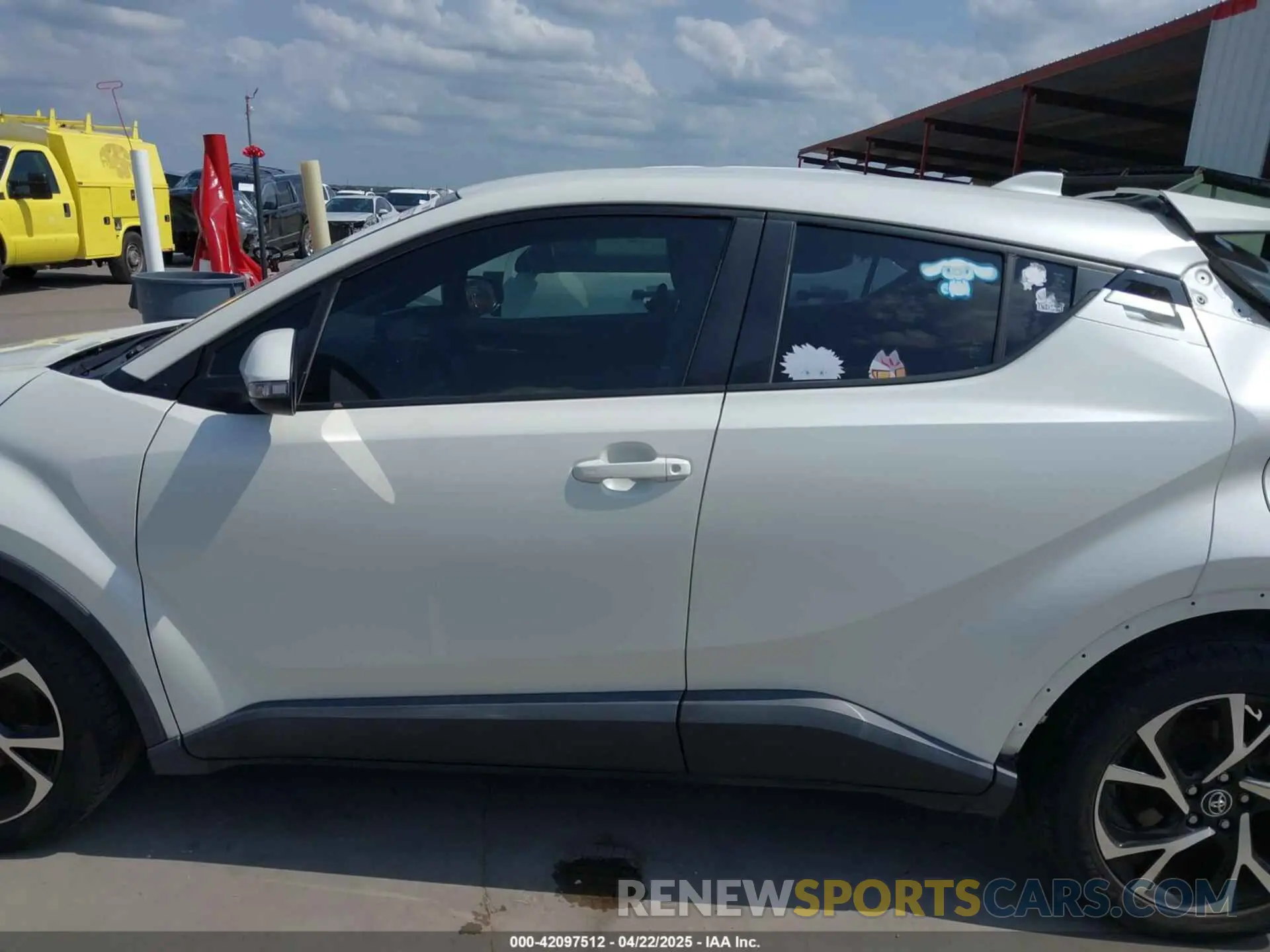 15 fotografías del automóvil dañado JTNKHMBX3K1015636 TOYOTA C-HR 2019