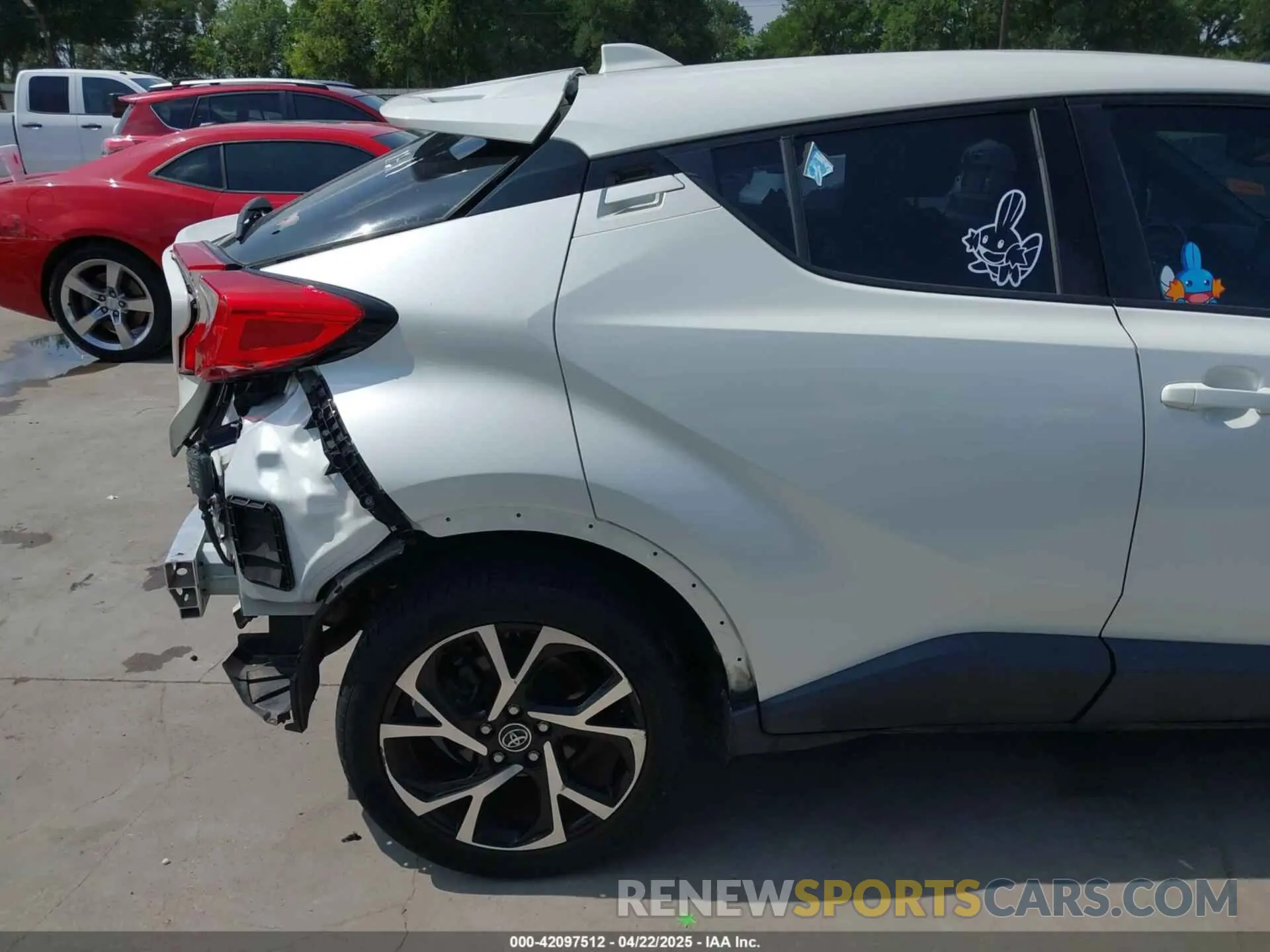 18 fotografías del automóvil dañado JTNKHMBX3K1015636 TOYOTA C-HR 2019