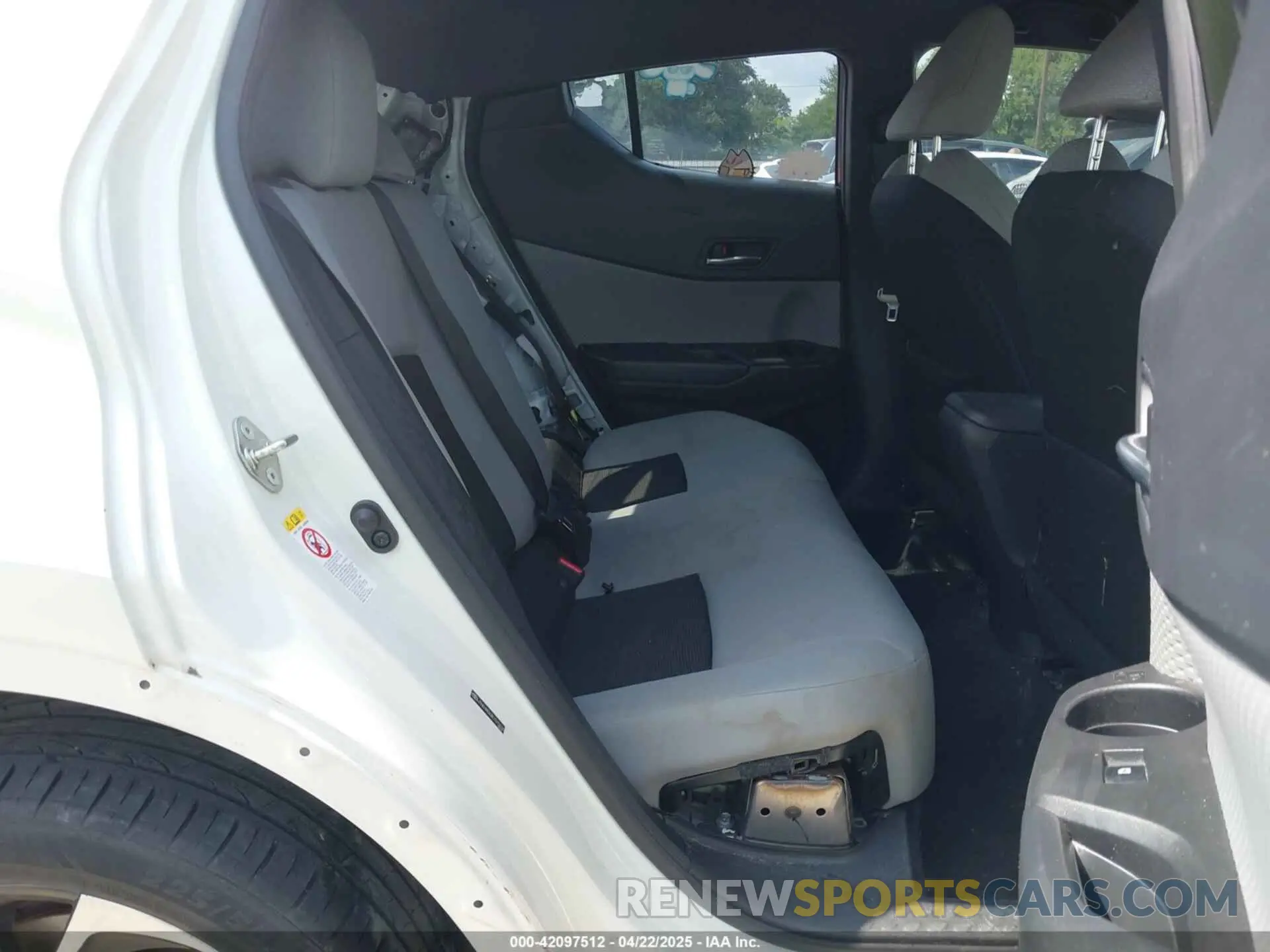 8 fotografías del automóvil dañado JTNKHMBX3K1015636 TOYOTA C-HR 2019