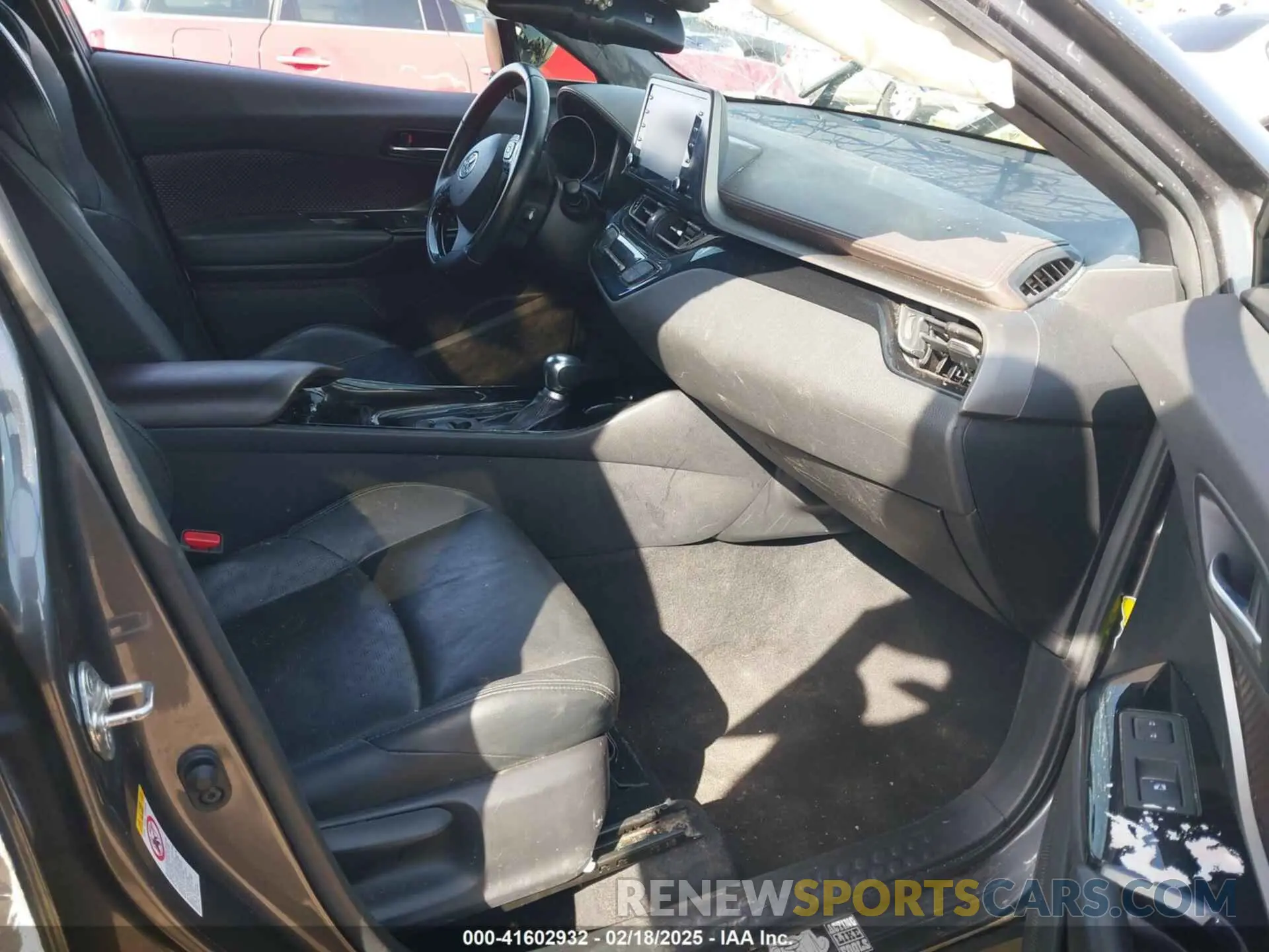 5 fotografías del automóvil dañado JTNKHMBX3K1018567 TOYOTA C-HR 2019