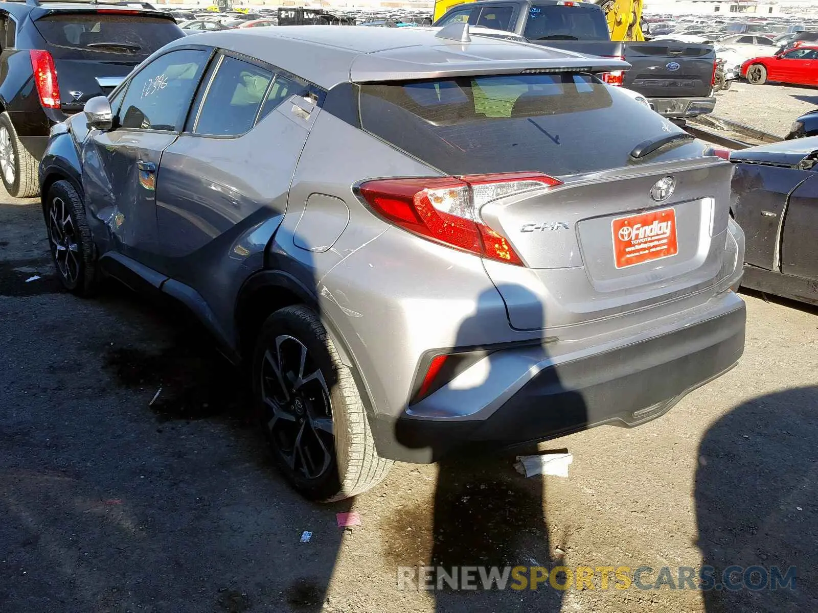 3 fotografías del automóvil dañado JTNKHMBX3K1031853 TOYOTA C-HR 2019