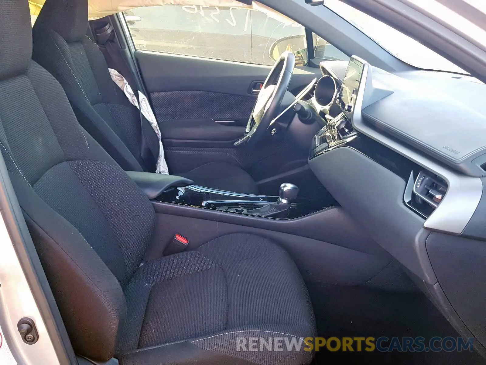 5 fotografías del automóvil dañado JTNKHMBX3K1031853 TOYOTA C-HR 2019
