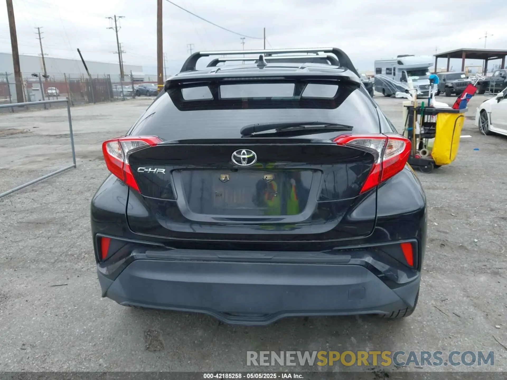 17 fotografías del automóvil dañado JTNKHMBX3K1038981 TOYOTA C-HR 2019