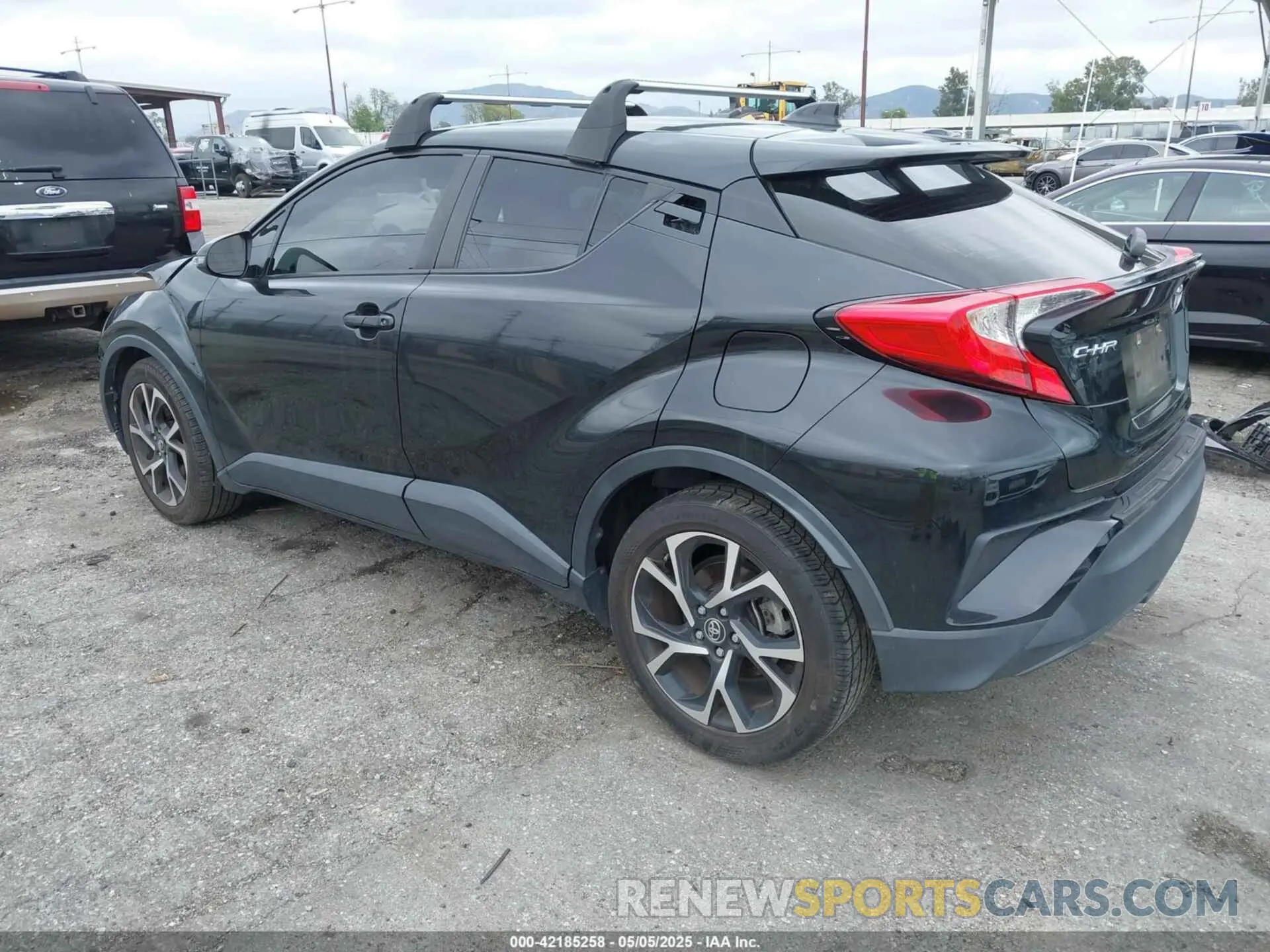 3 fotografías del automóvil dañado JTNKHMBX3K1038981 TOYOTA C-HR 2019