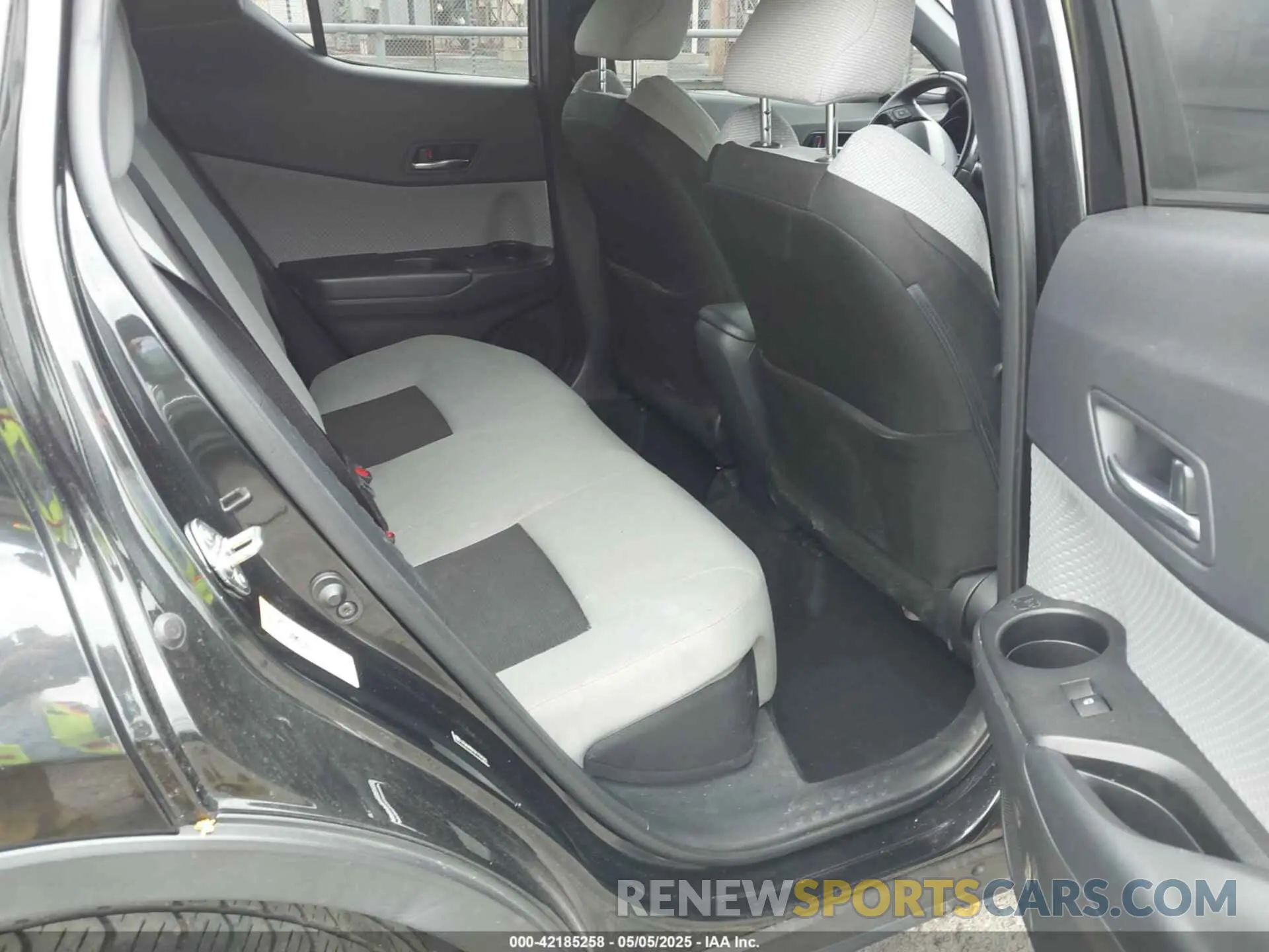 8 fotografías del automóvil dañado JTNKHMBX3K1038981 TOYOTA C-HR 2019