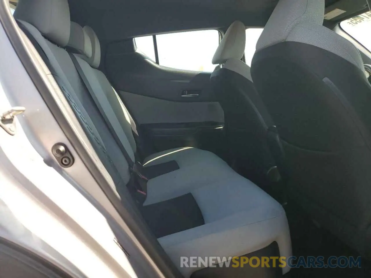 11 fotografías del automóvil dañado JTNKHMBX3K1050872 TOYOTA C-HR 2019
