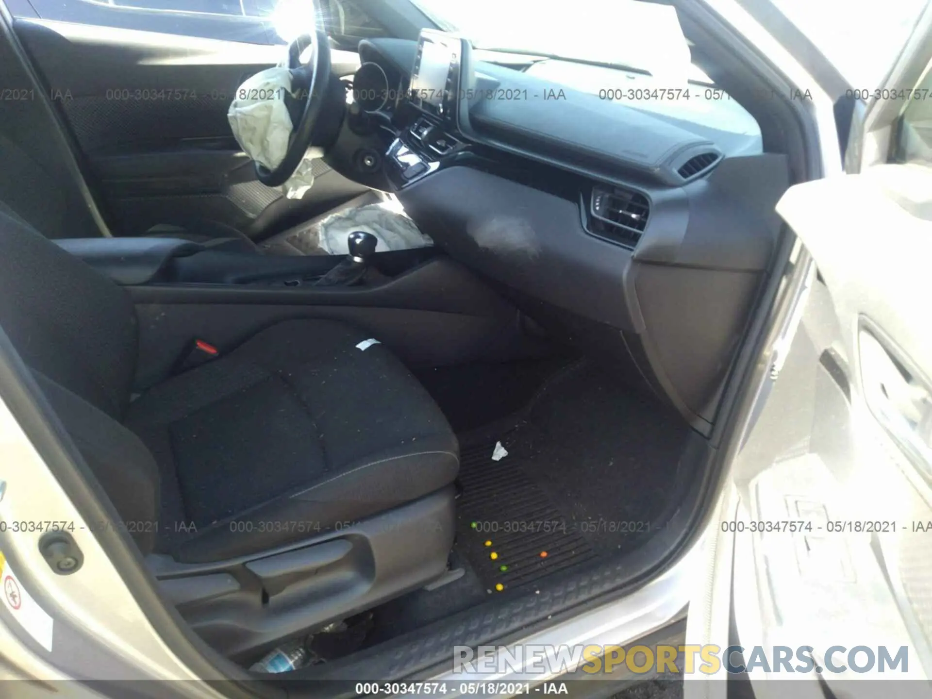 5 fotografías del automóvil dañado JTNKHMBX3K1054999 TOYOTA C-HR 2019