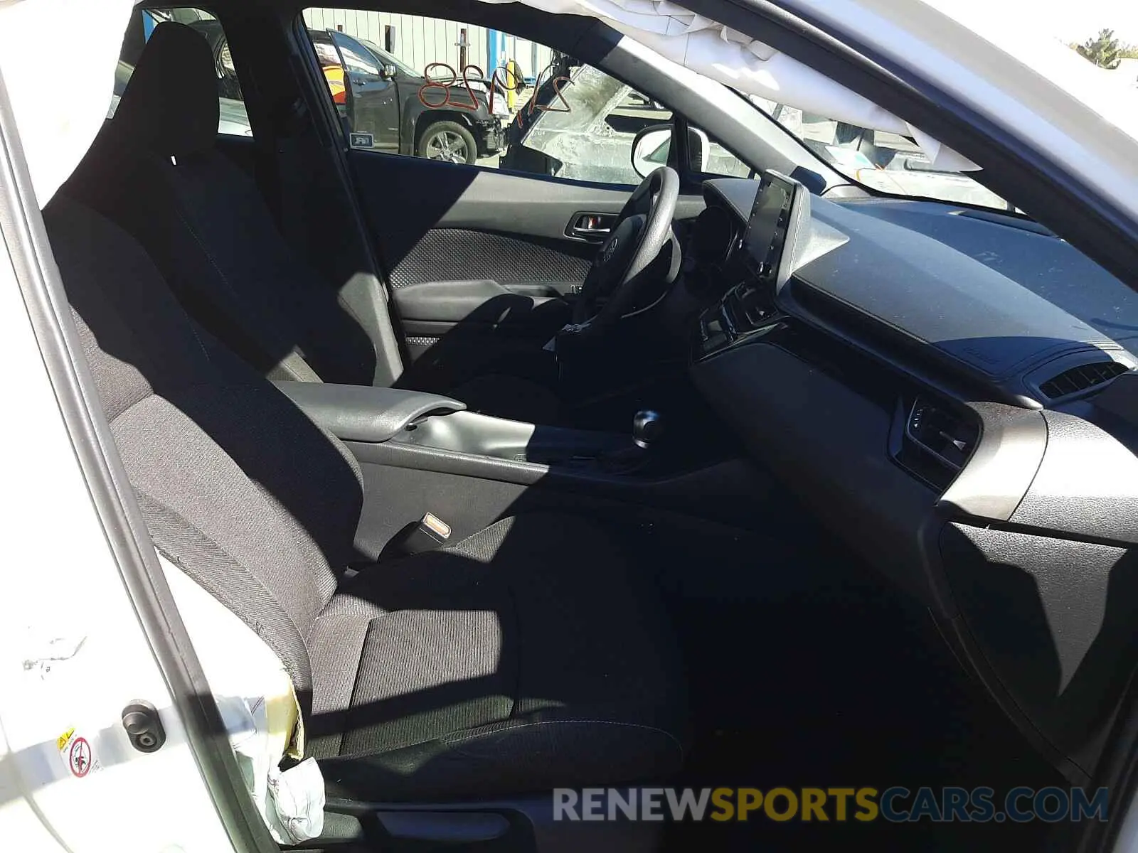 5 fotografías del automóvil dañado JTNKHMBX3K1058194 TOYOTA C-HR 2019