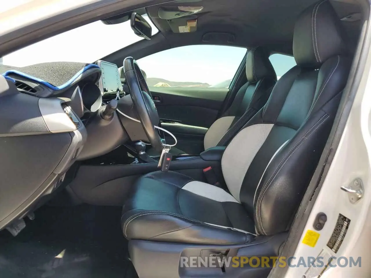 7 fotografías del automóvil dañado JTNKHMBX4K1016293 TOYOTA C-HR 2019