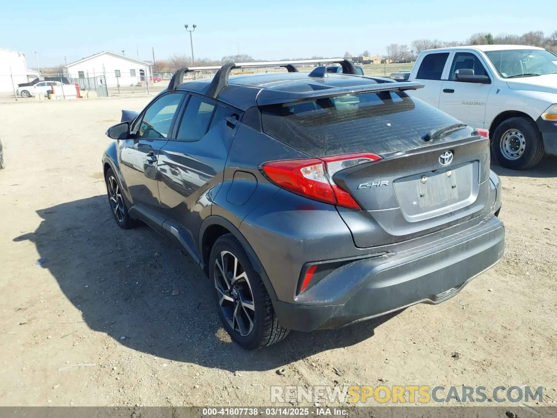 3 fotografías del automóvil dañado JTNKHMBX4K1025527 TOYOTA C-HR 2019