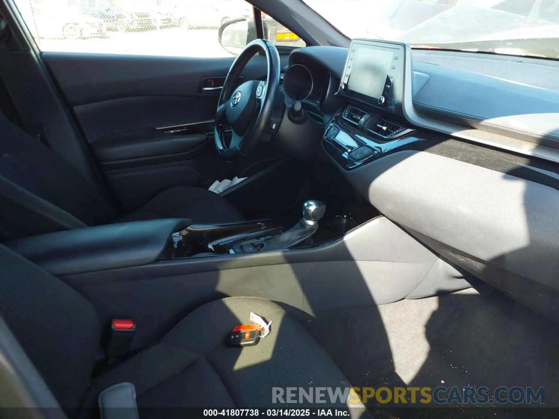 5 fotografías del automóvil dañado JTNKHMBX4K1025527 TOYOTA C-HR 2019