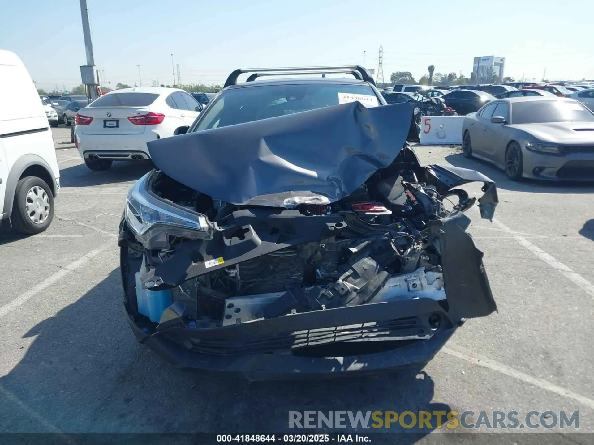 12 fotografías del automóvil dañado JTNKHMBX4K1026497 TOYOTA C-HR 2019