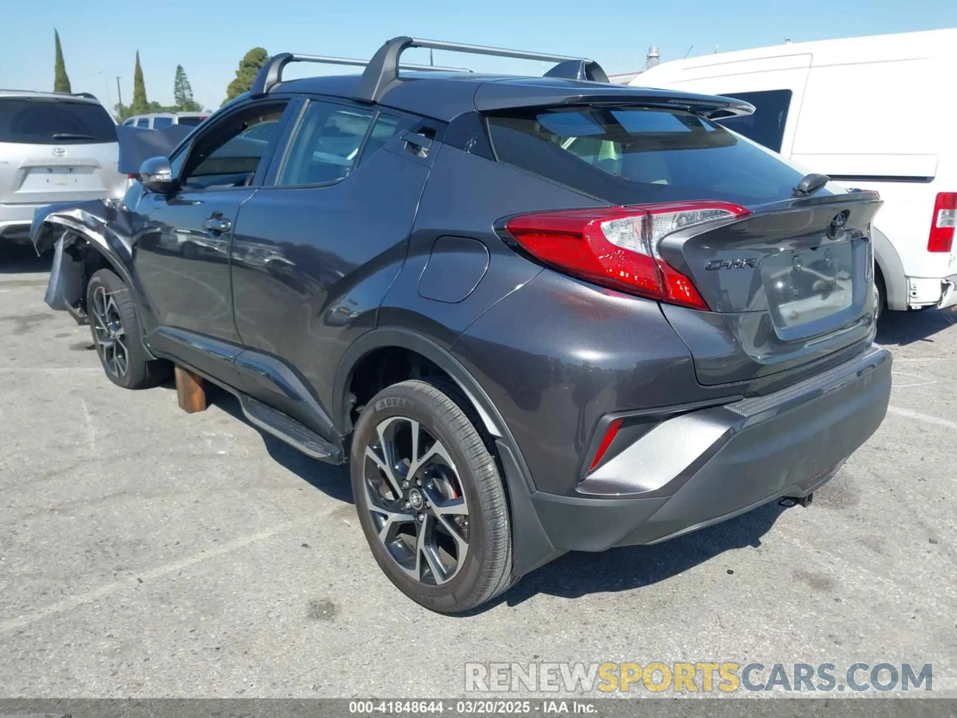 3 fotografías del automóvil dañado JTNKHMBX4K1026497 TOYOTA C-HR 2019