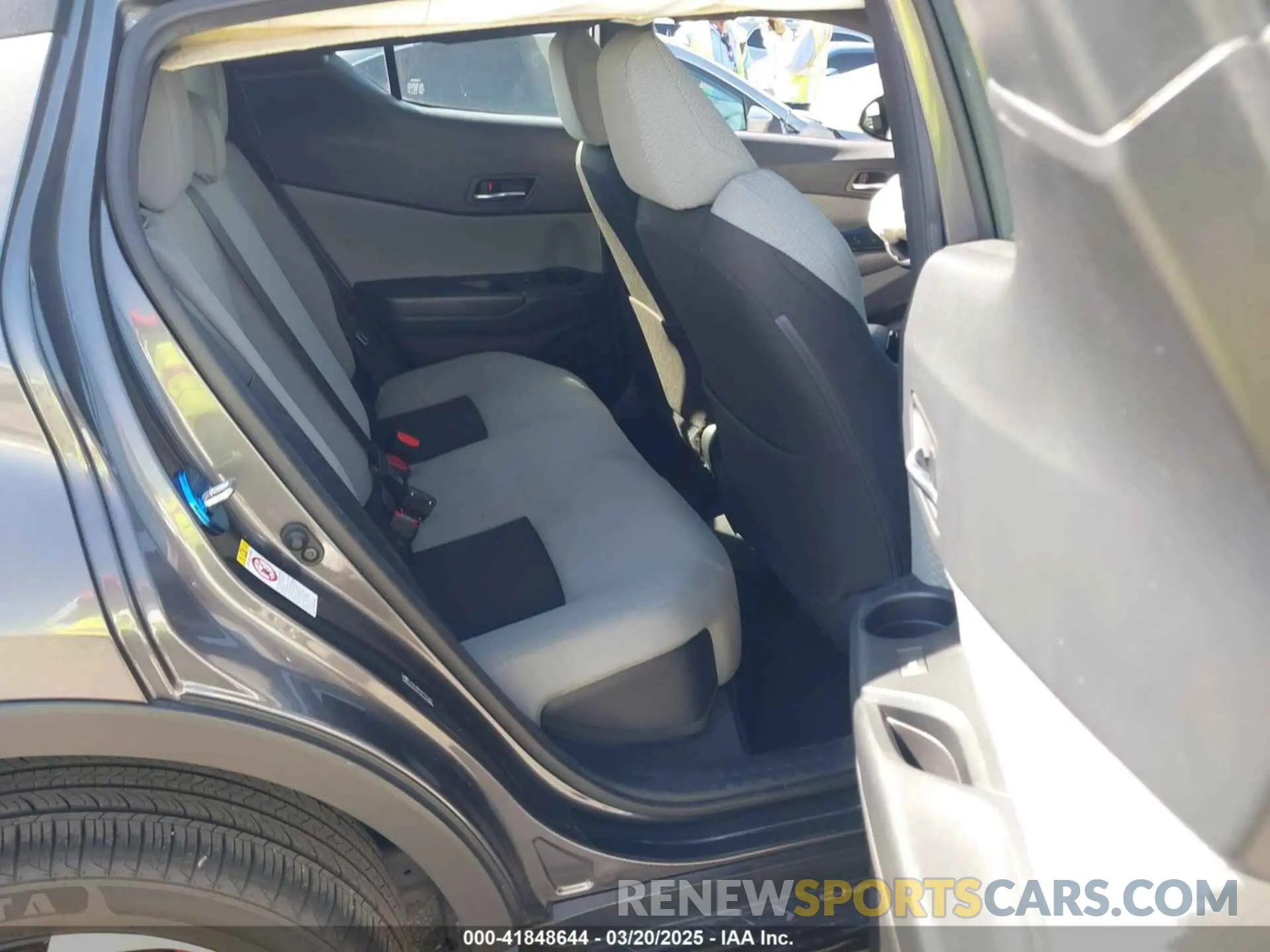 8 fotografías del automóvil dañado JTNKHMBX4K1026497 TOYOTA C-HR 2019