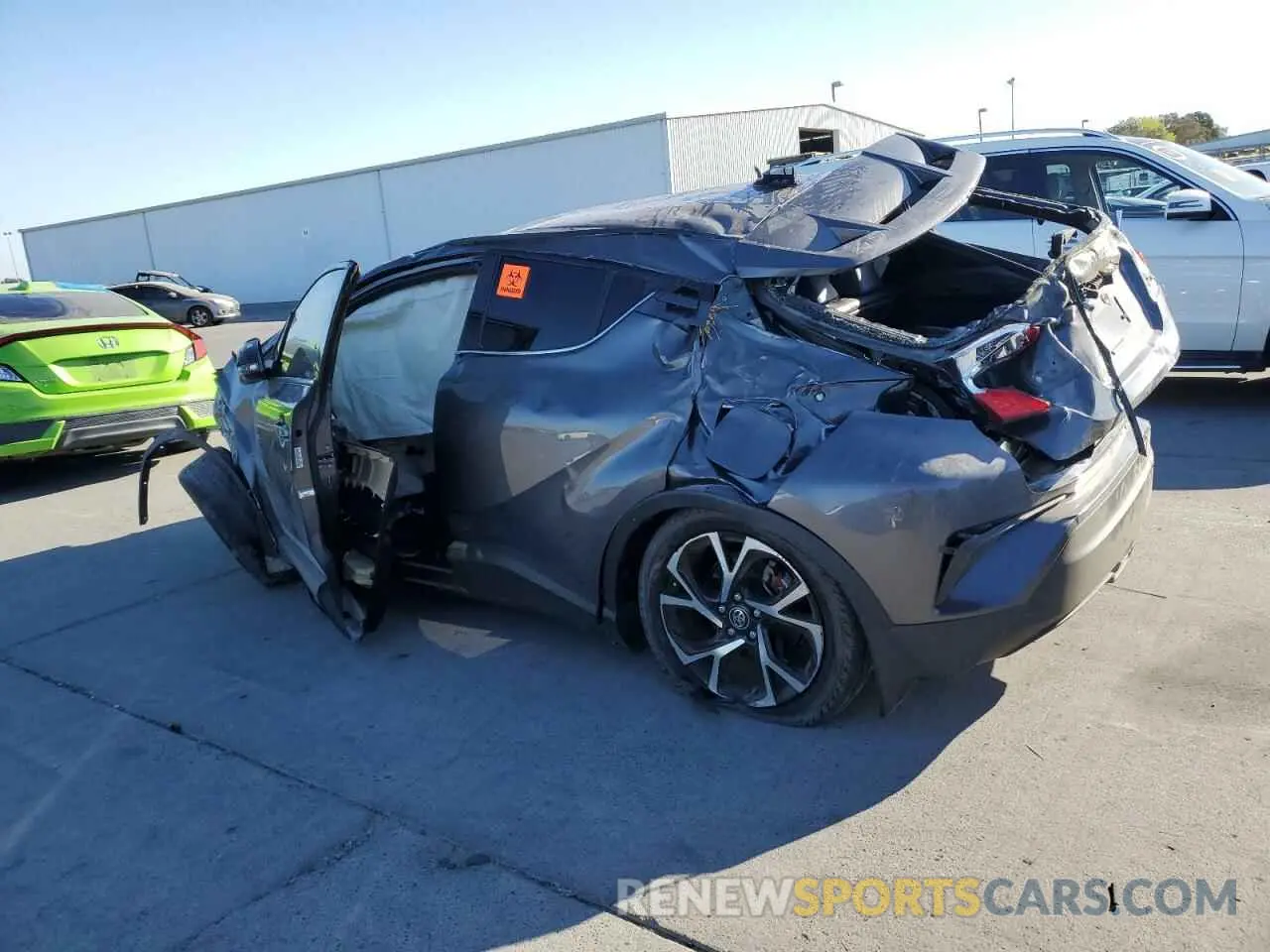 2 fotografías del automóvil dañado JTNKHMBX4K1052016 TOYOTA C-HR 2019