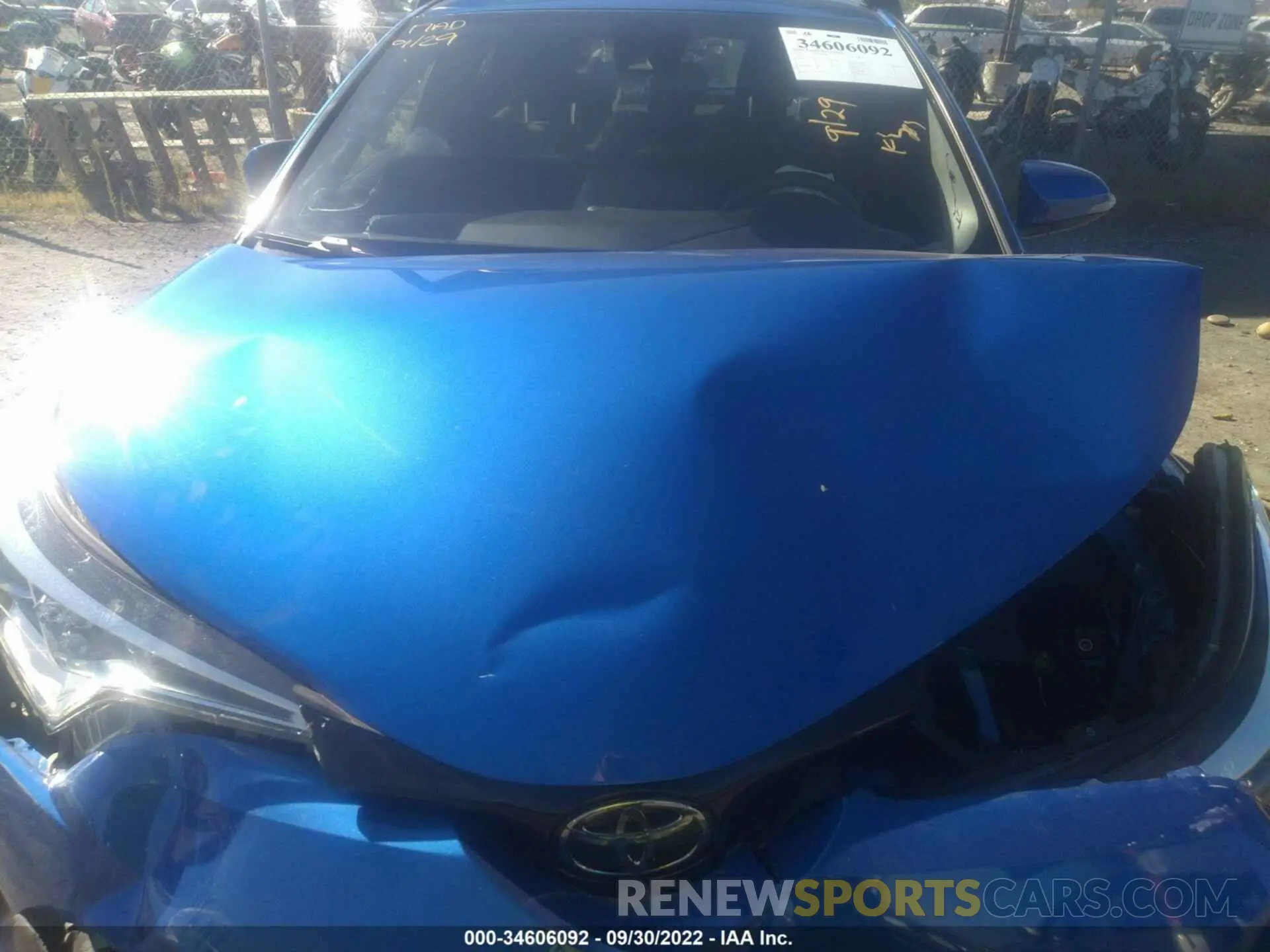 10 fotografías del automóvil dañado JTNKHMBX4K1055210 TOYOTA C-HR 2019