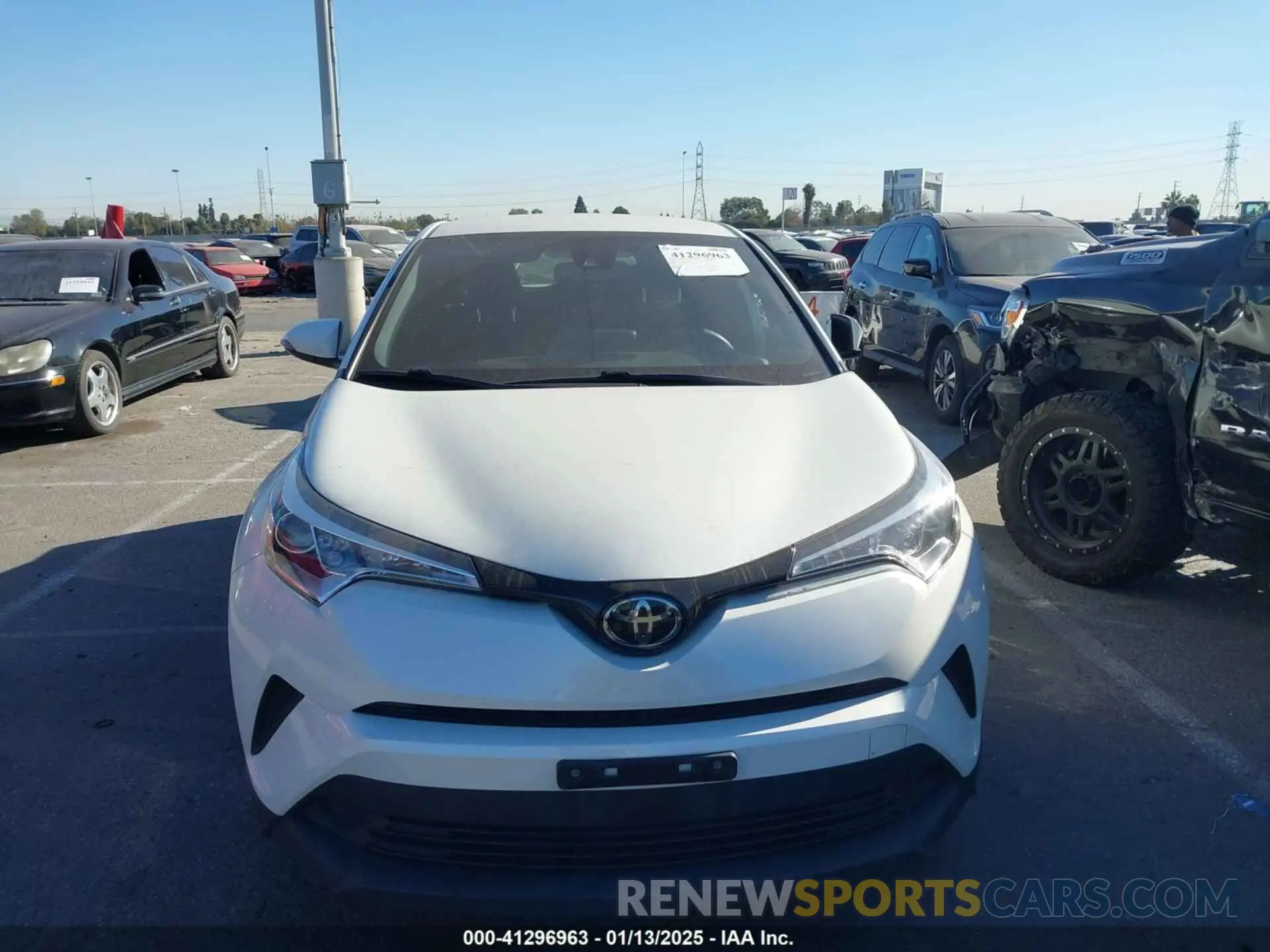 12 fotografías del automóvil dañado JTNKHMBX4K1058916 TOYOTA C-HR 2019