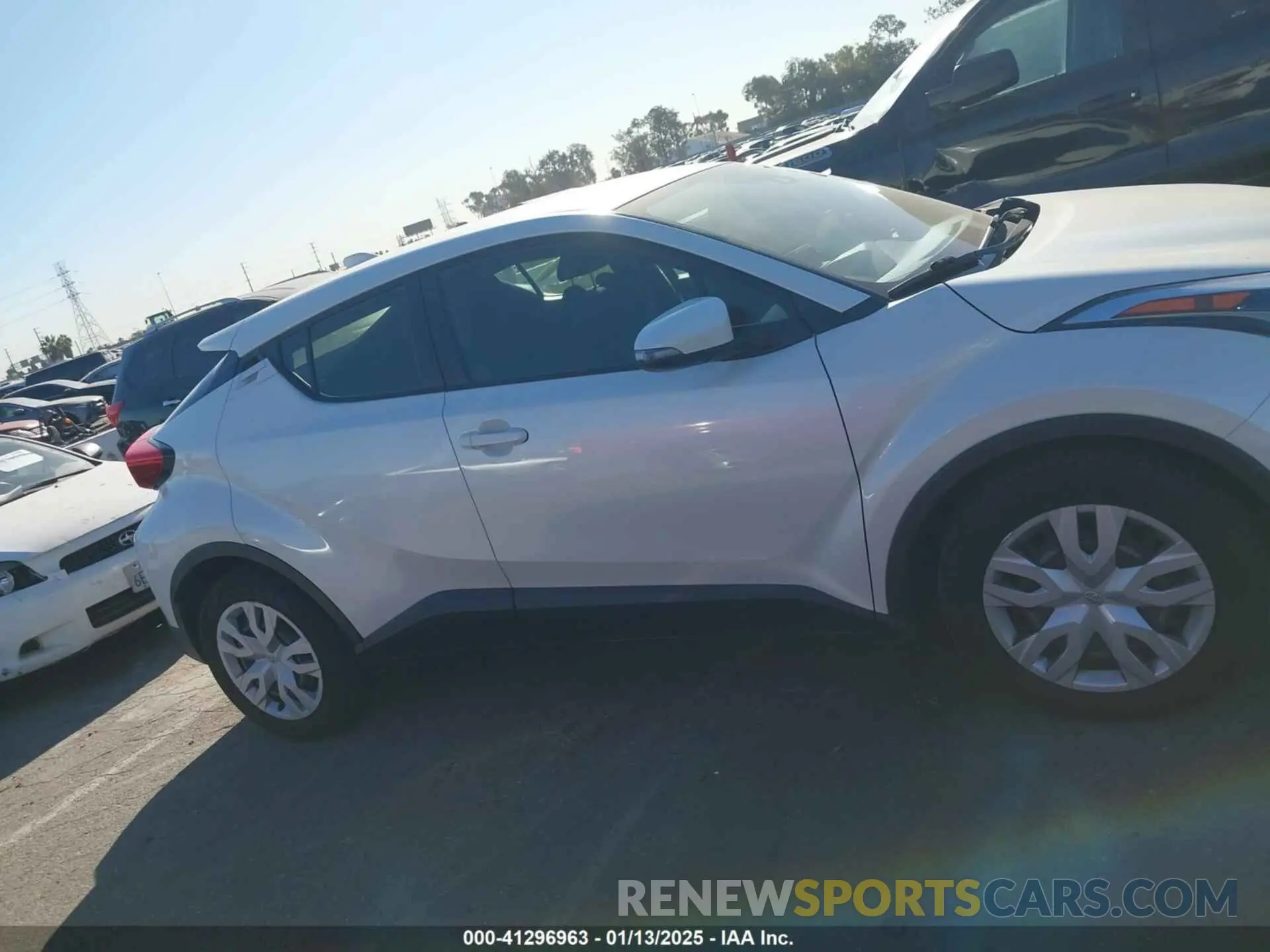 13 fotografías del automóvil dañado JTNKHMBX4K1058916 TOYOTA C-HR 2019