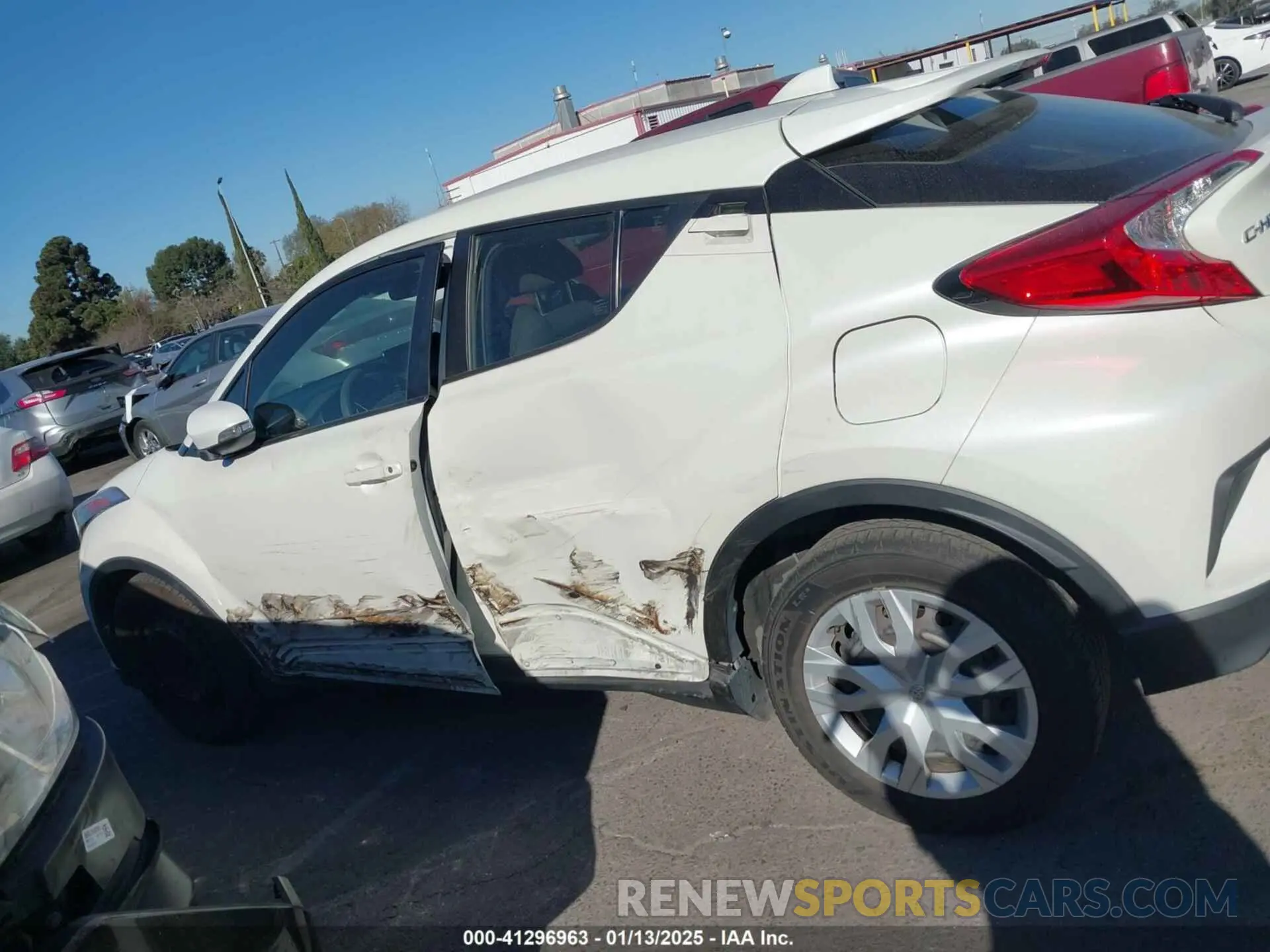 14 fotografías del automóvil dañado JTNKHMBX4K1058916 TOYOTA C-HR 2019
