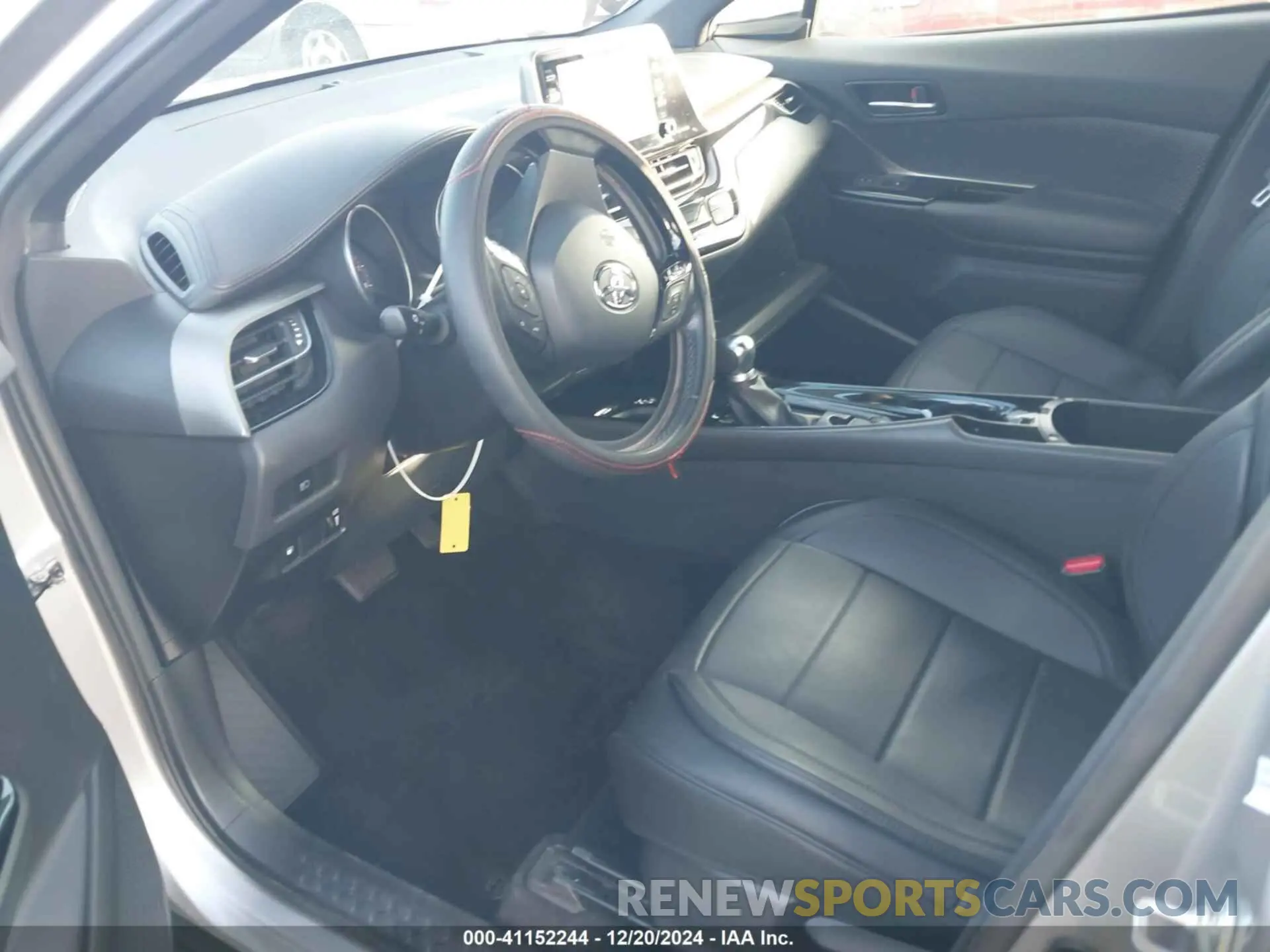 5 fotografías del automóvil dañado JTNKHMBX4K1059323 TOYOTA C-HR 2019