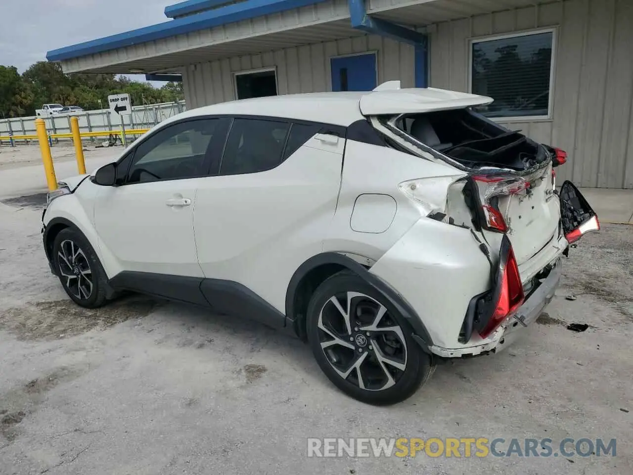 2 fotografías del automóvil dañado JTNKHMBX5K1016111 TOYOTA C-HR 2019
