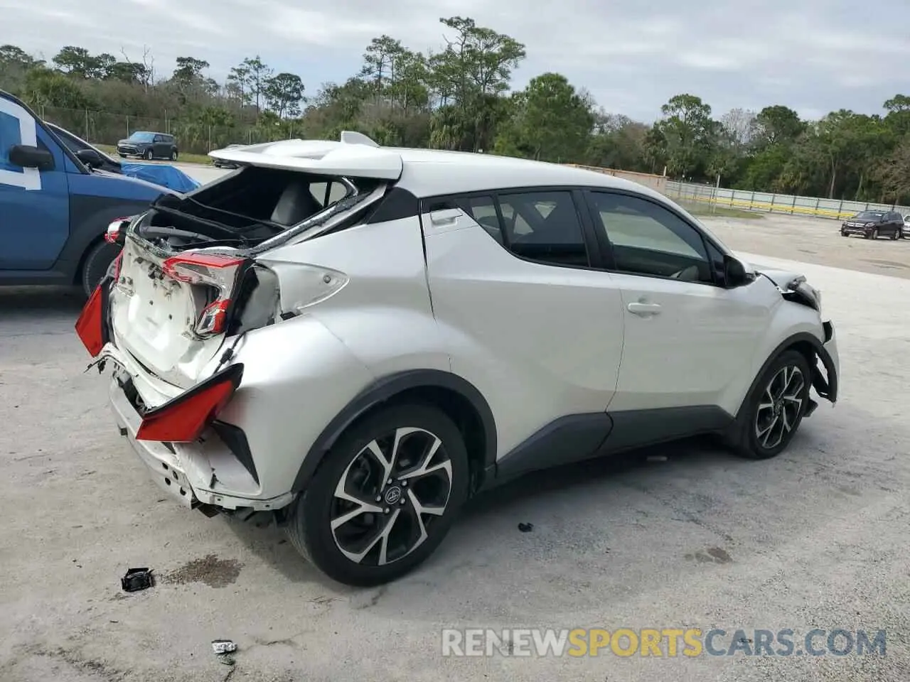 3 fotografías del automóvil dañado JTNKHMBX5K1016111 TOYOTA C-HR 2019