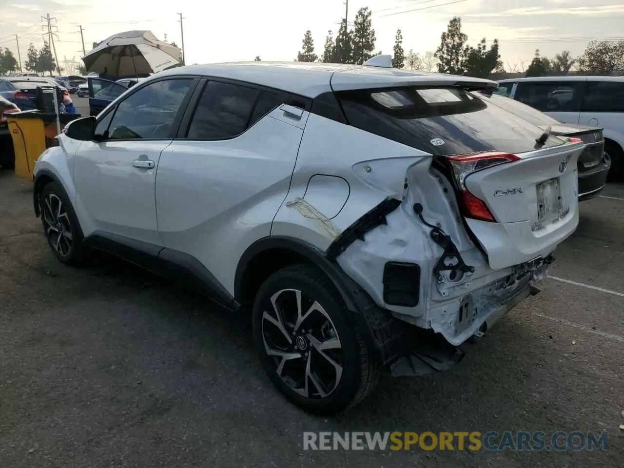 2 fotografías del automóvil dañado JTNKHMBX5K1023320 TOYOTA C-HR 2019