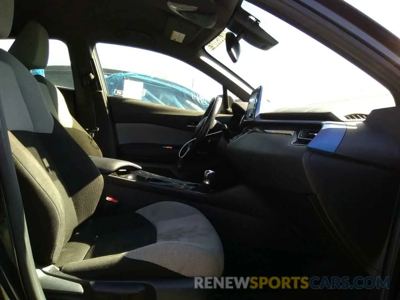 5 fotografías del automóvil dañado JTNKHMBX5K1033166 TOYOTA C-HR 2019