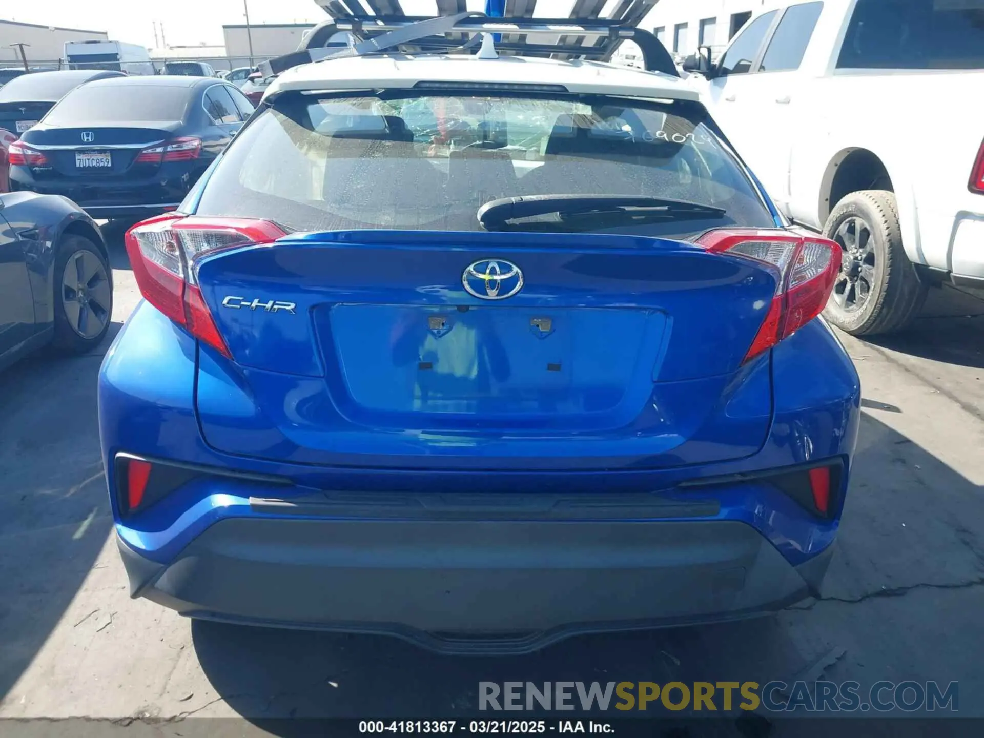 17 fotografías del automóvil dañado JTNKHMBX5K1043079 TOYOTA C-HR 2019